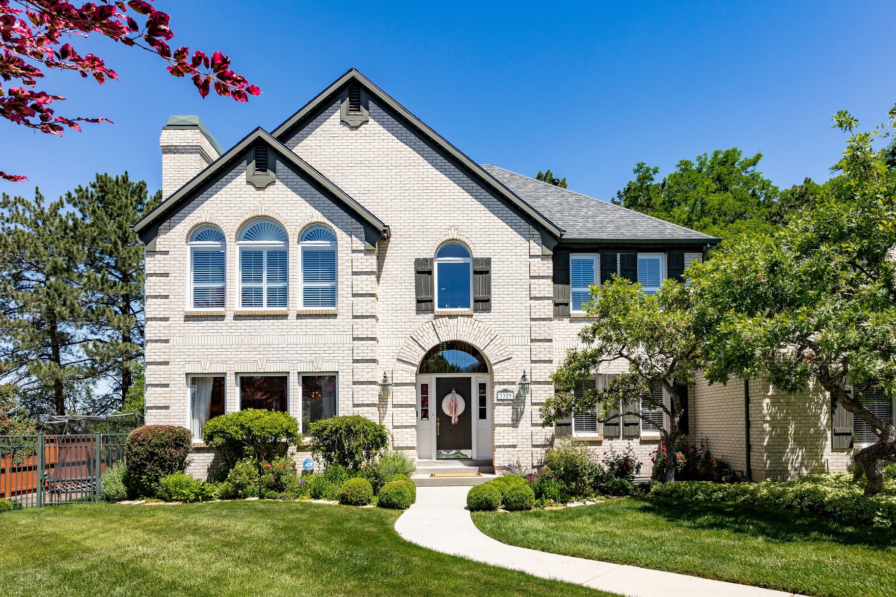3329 E TALL PINE LN Cottonwood Heights UT 84121