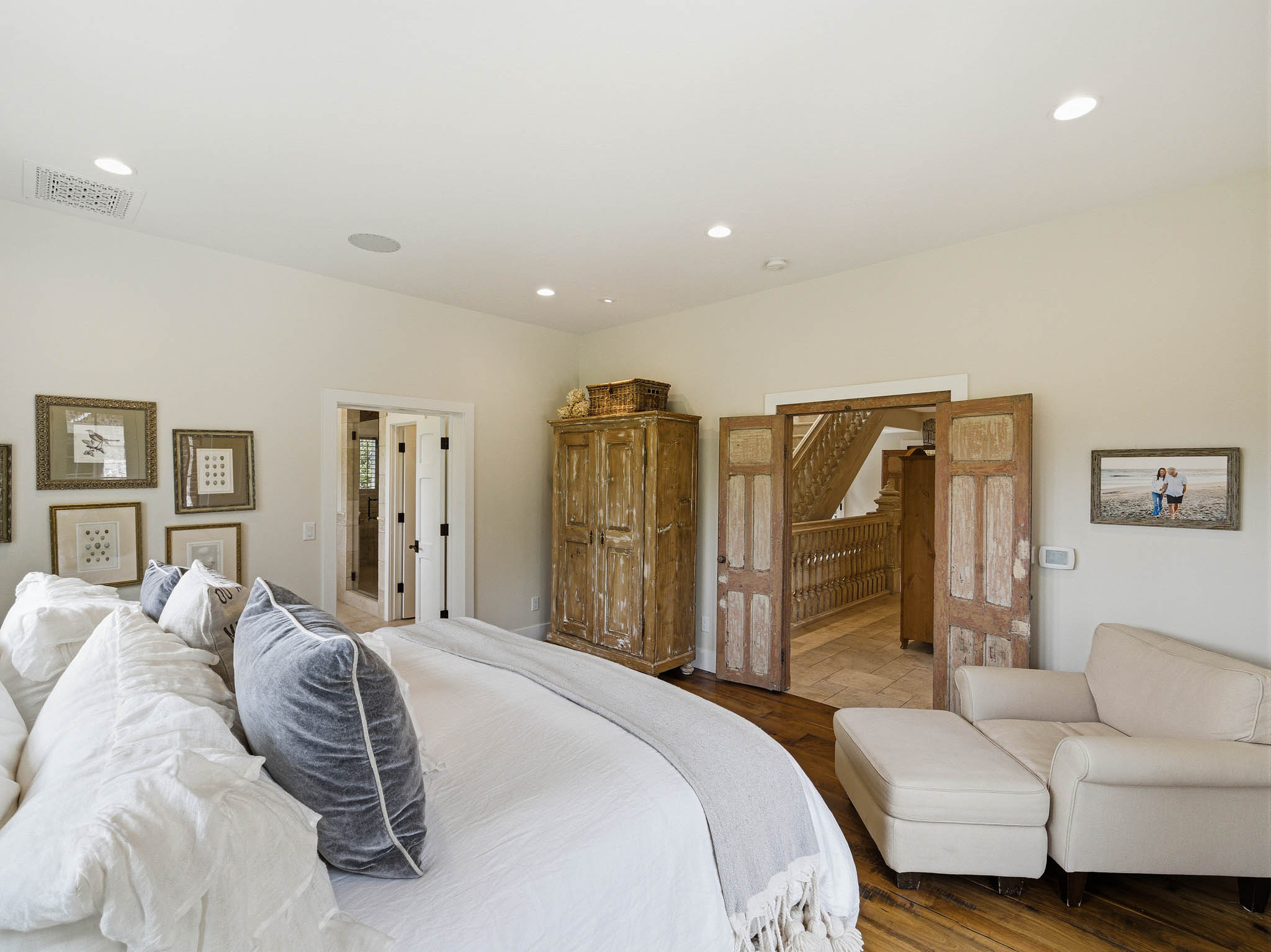 Spacious room featuring wood-finish flooring, recessed lighting, and a neutral color palette