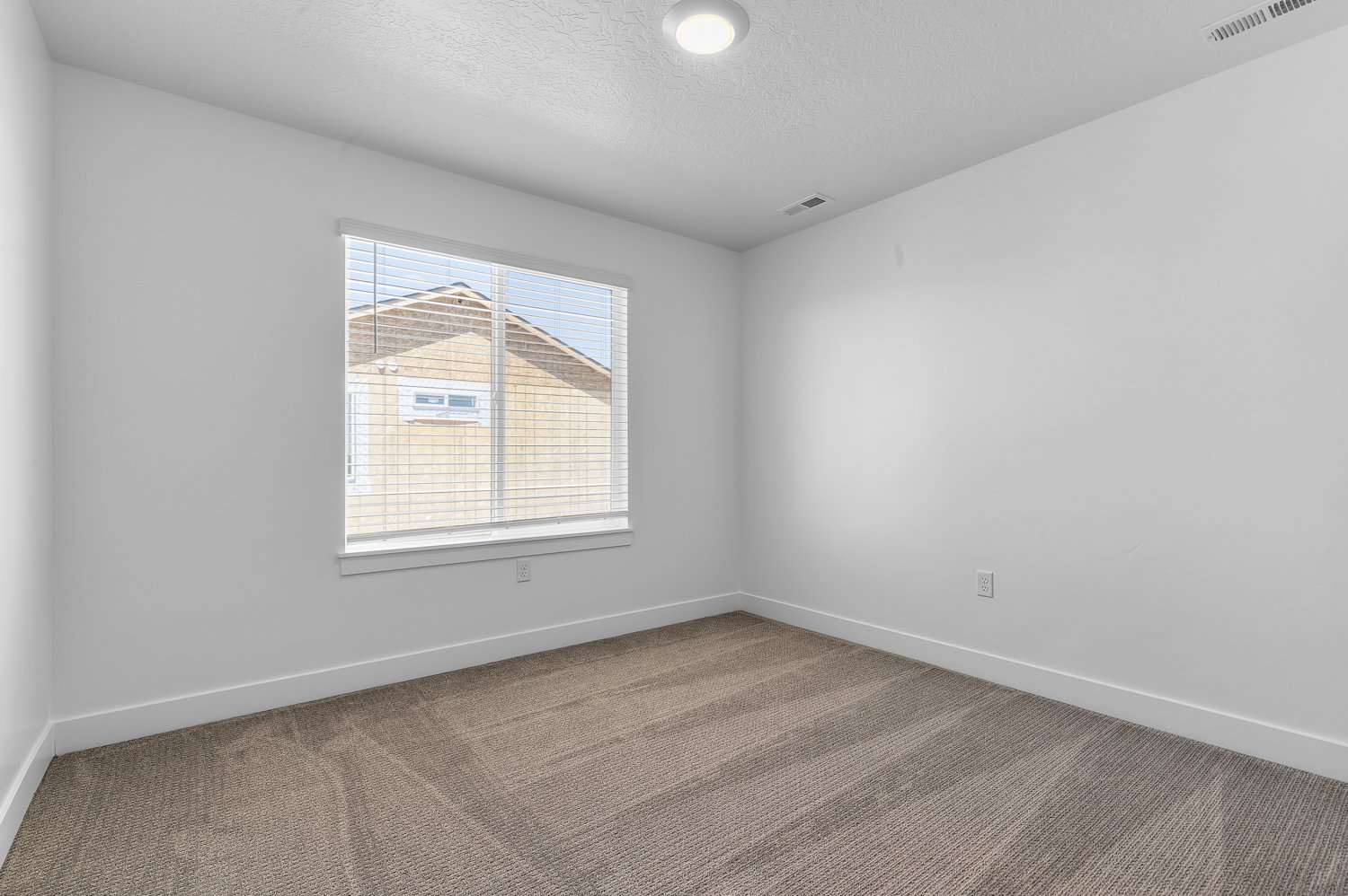 Picture of a Sydney in the same community. Not of current listing