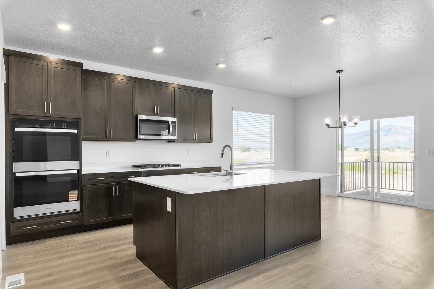 Picture of a Sydney in the same community. Not of current listing