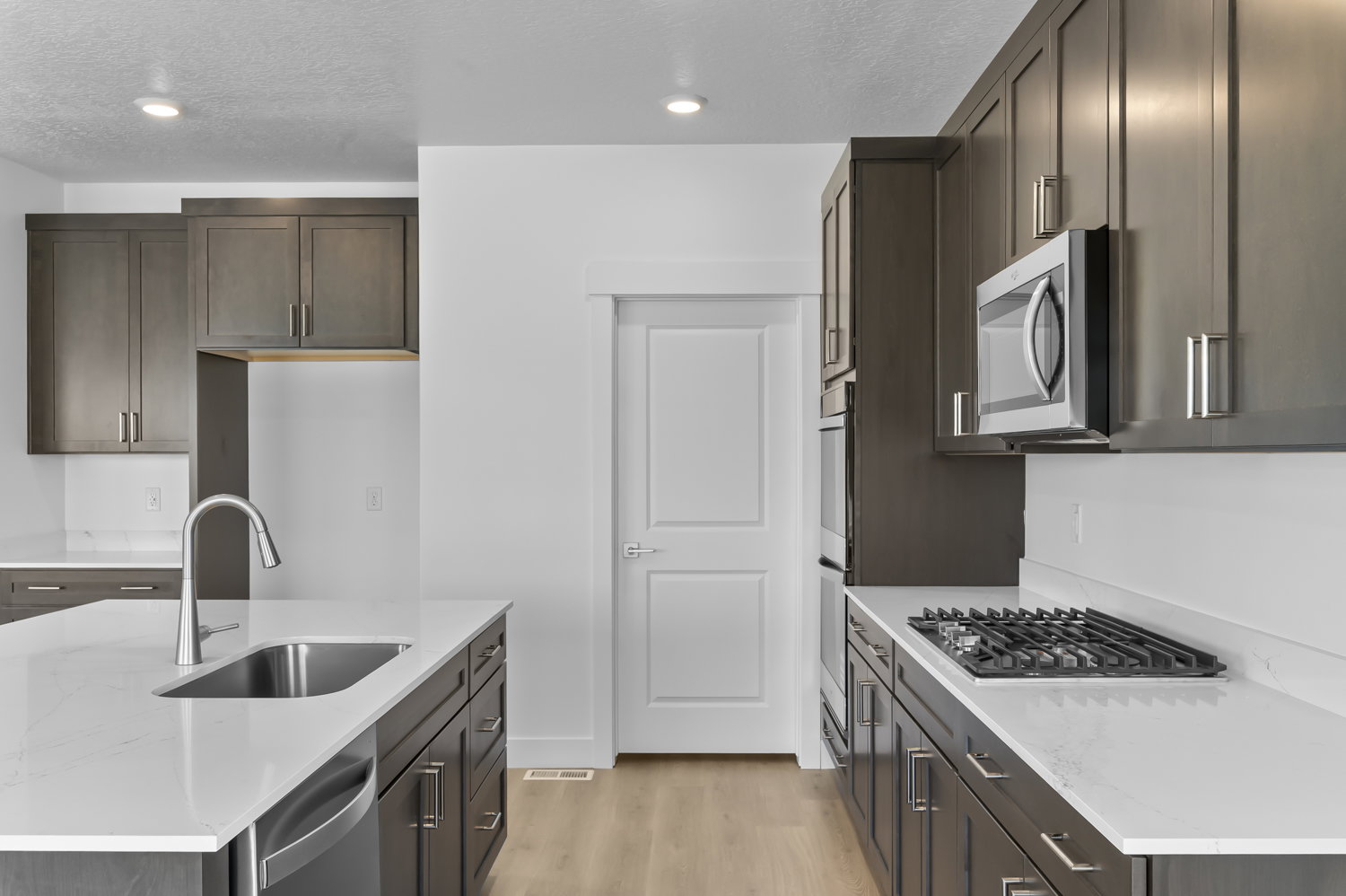 Picture of a Sydney in the same community. Not of current listing