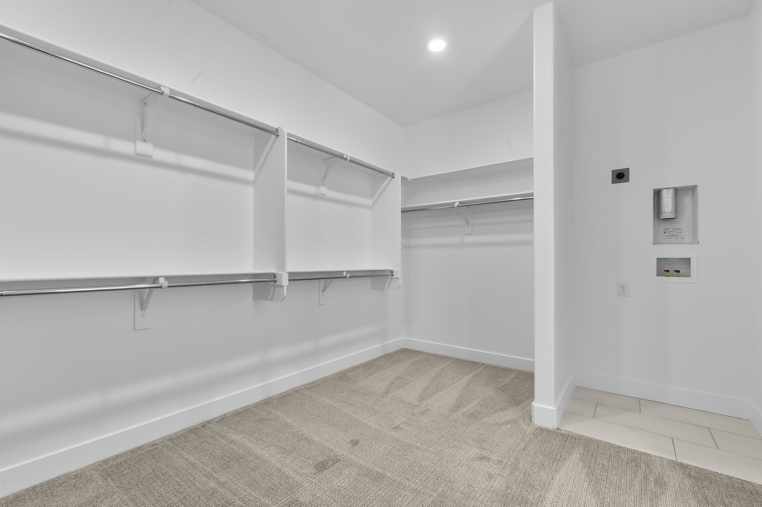 Picture of a Sydney in the same community. Not of current listing