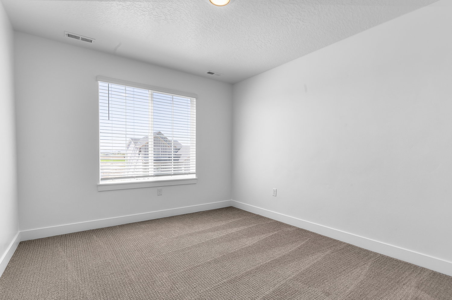 Picture of a Sydney in the same community. Not of current listing