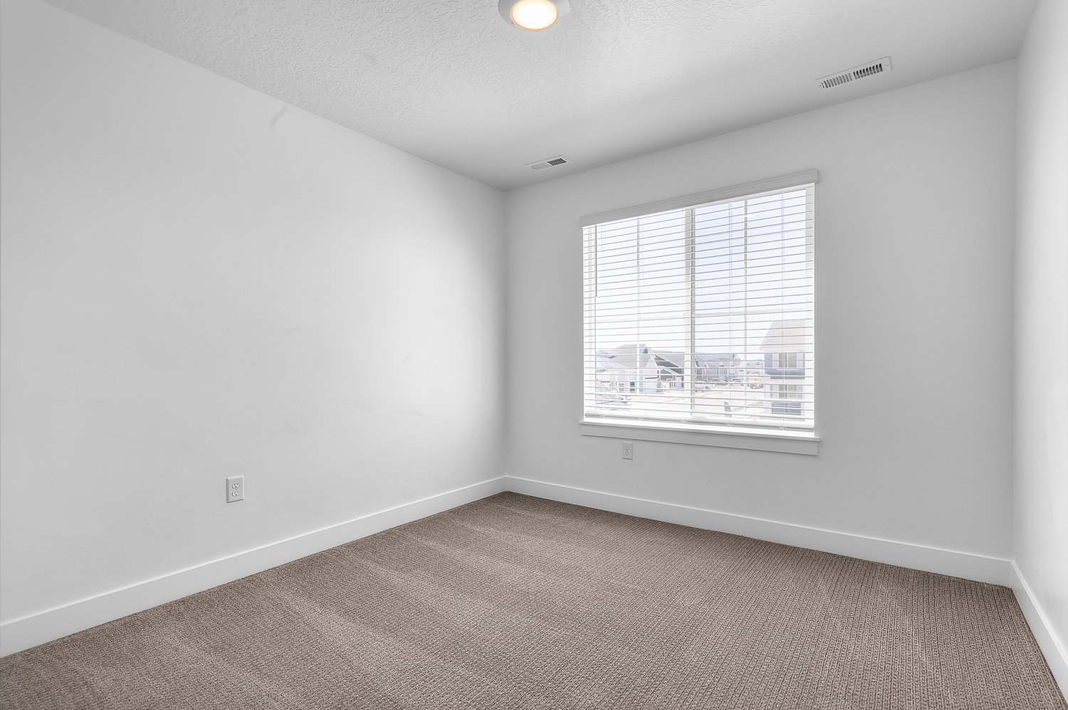 Picture of a Sydney in the same community. Not of current listing