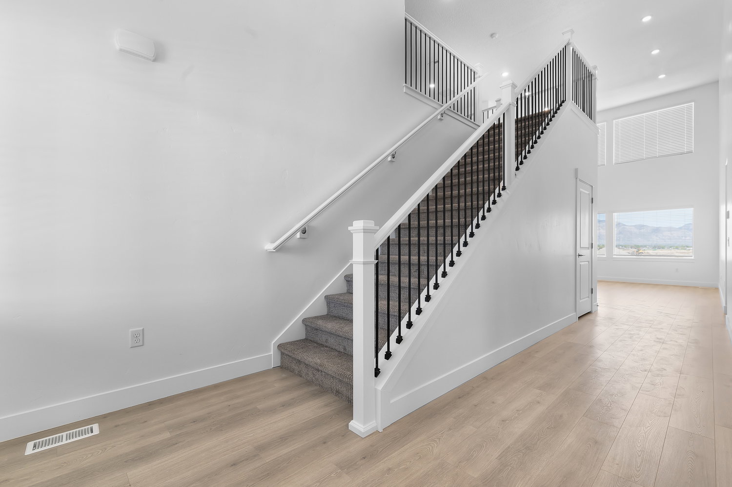Picture of a Sydney in the same community. Not of current listing