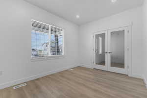 Picture of a Sydney in the same community. Not of current listing