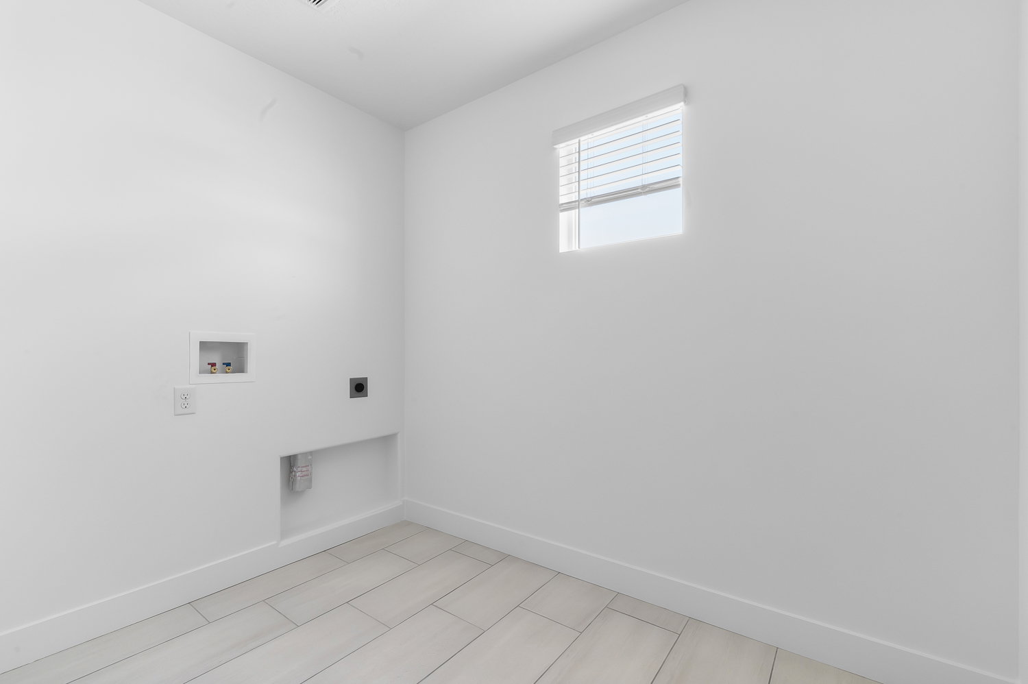Picture of a Sydney in the same community. Not of current listing