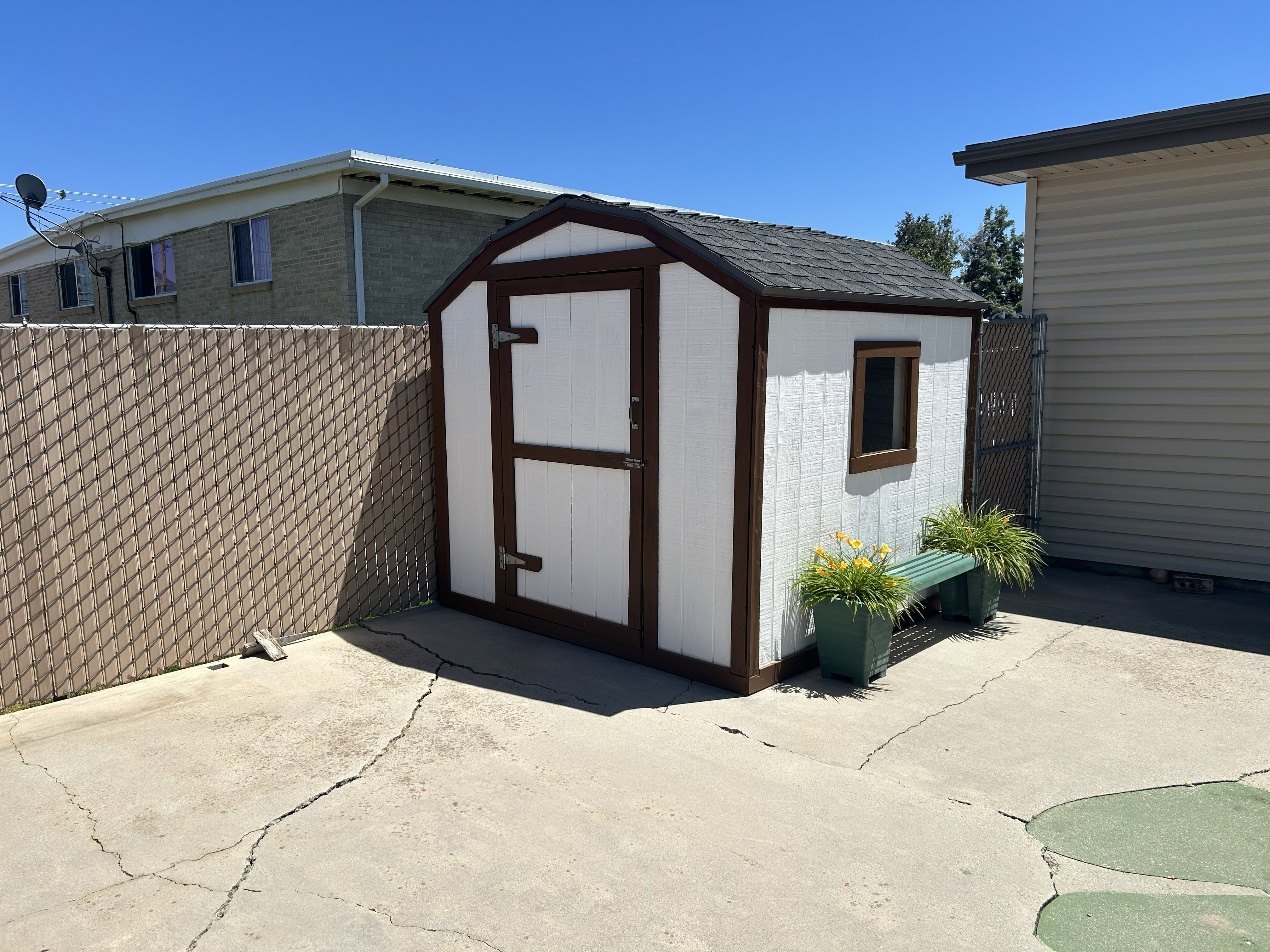 Outdoor structure
