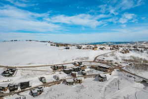 Snowy aerial view featuring a mountain view