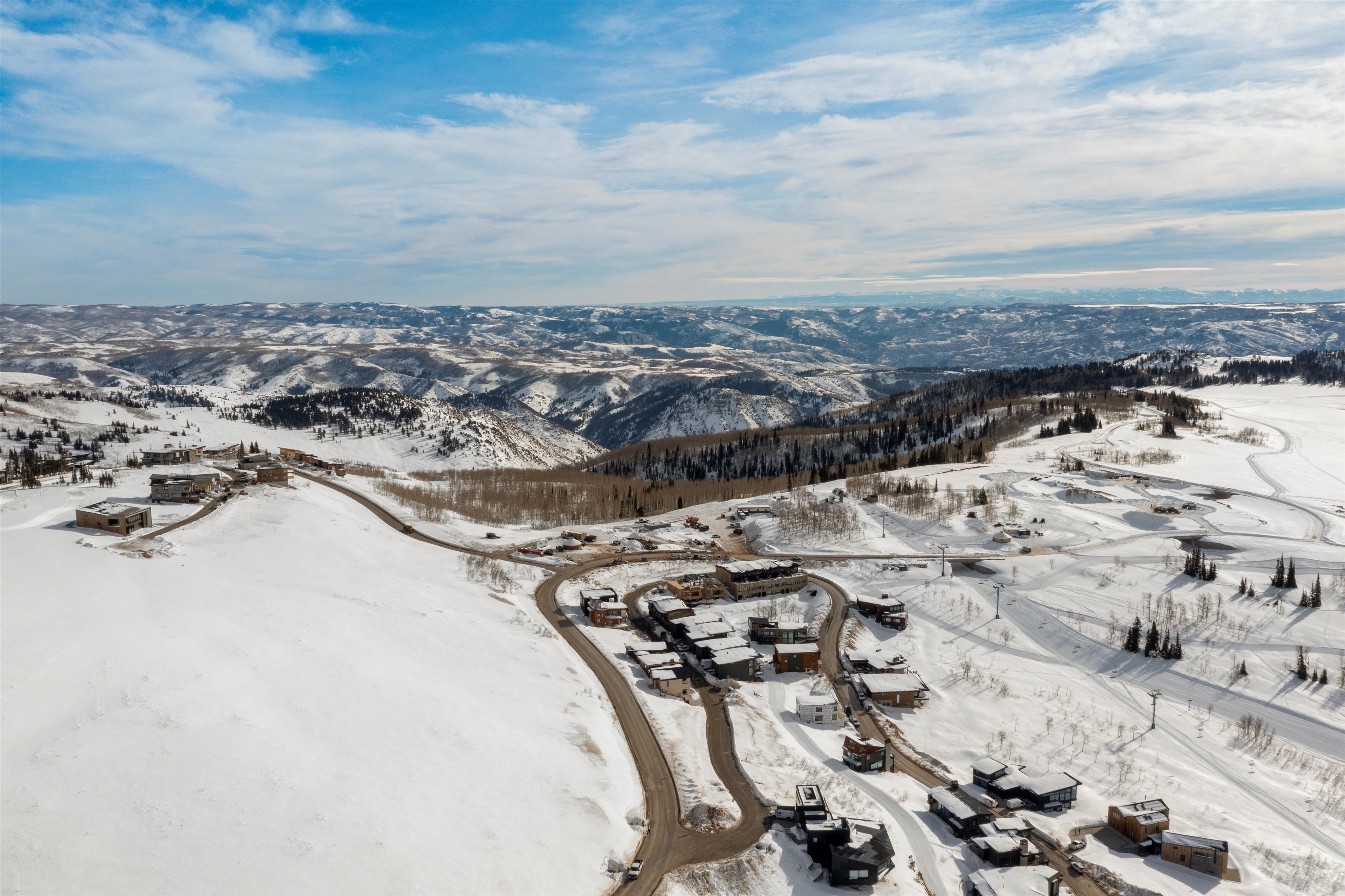 Snowy aerial view with a mountain view