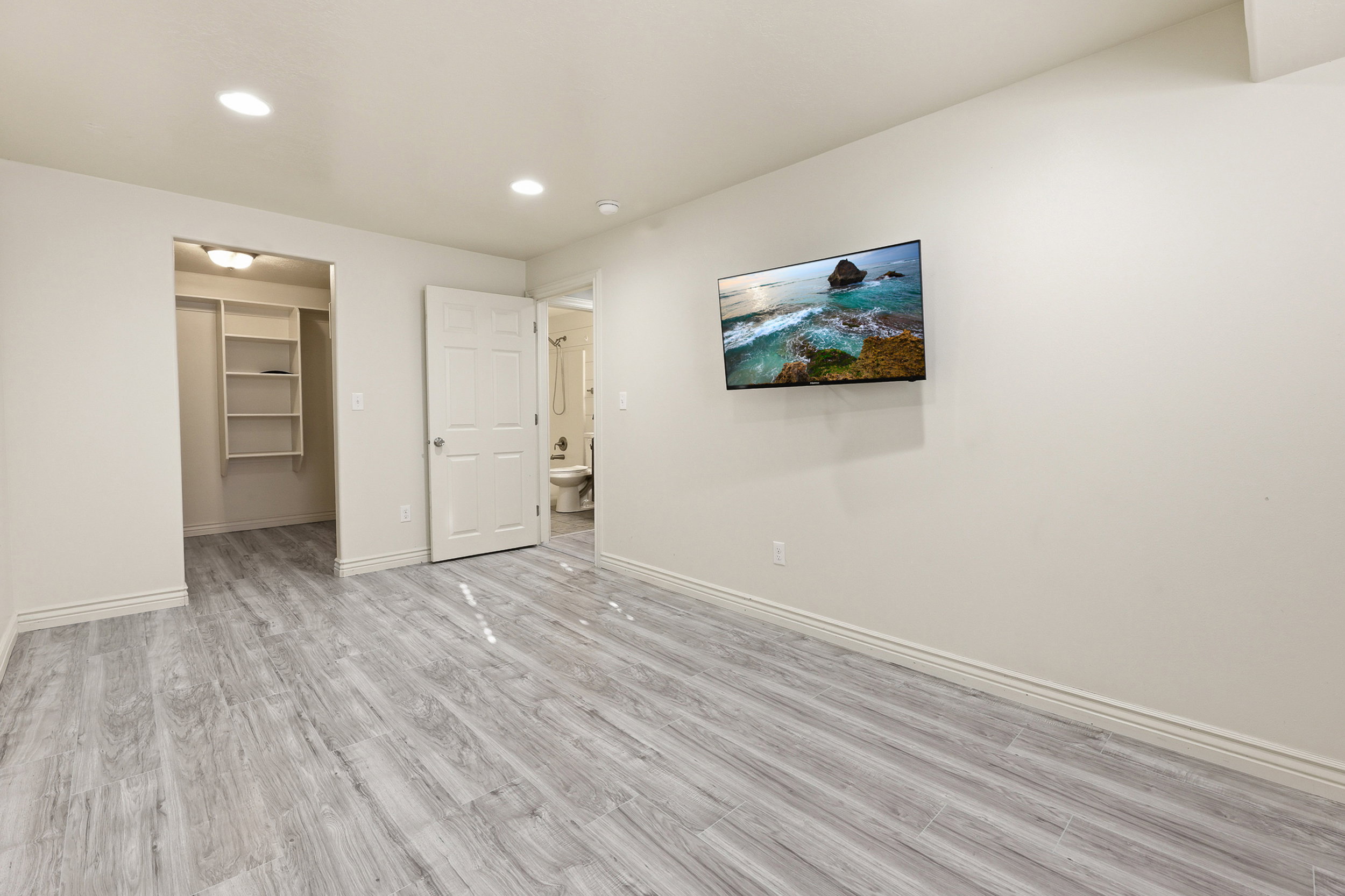 Basement bedroom #6