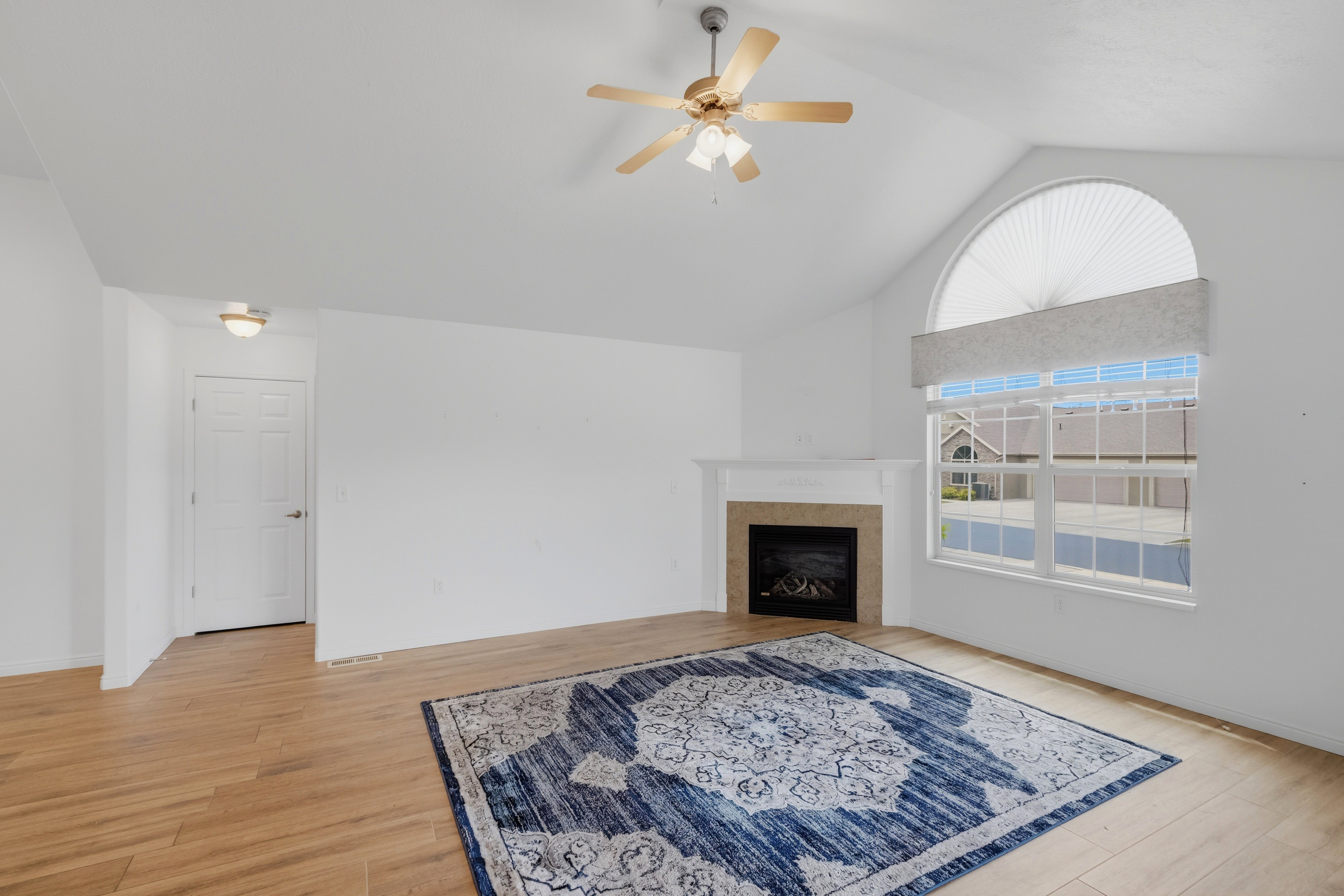 Vaulted ceiling with a ceiling fan and light fixture