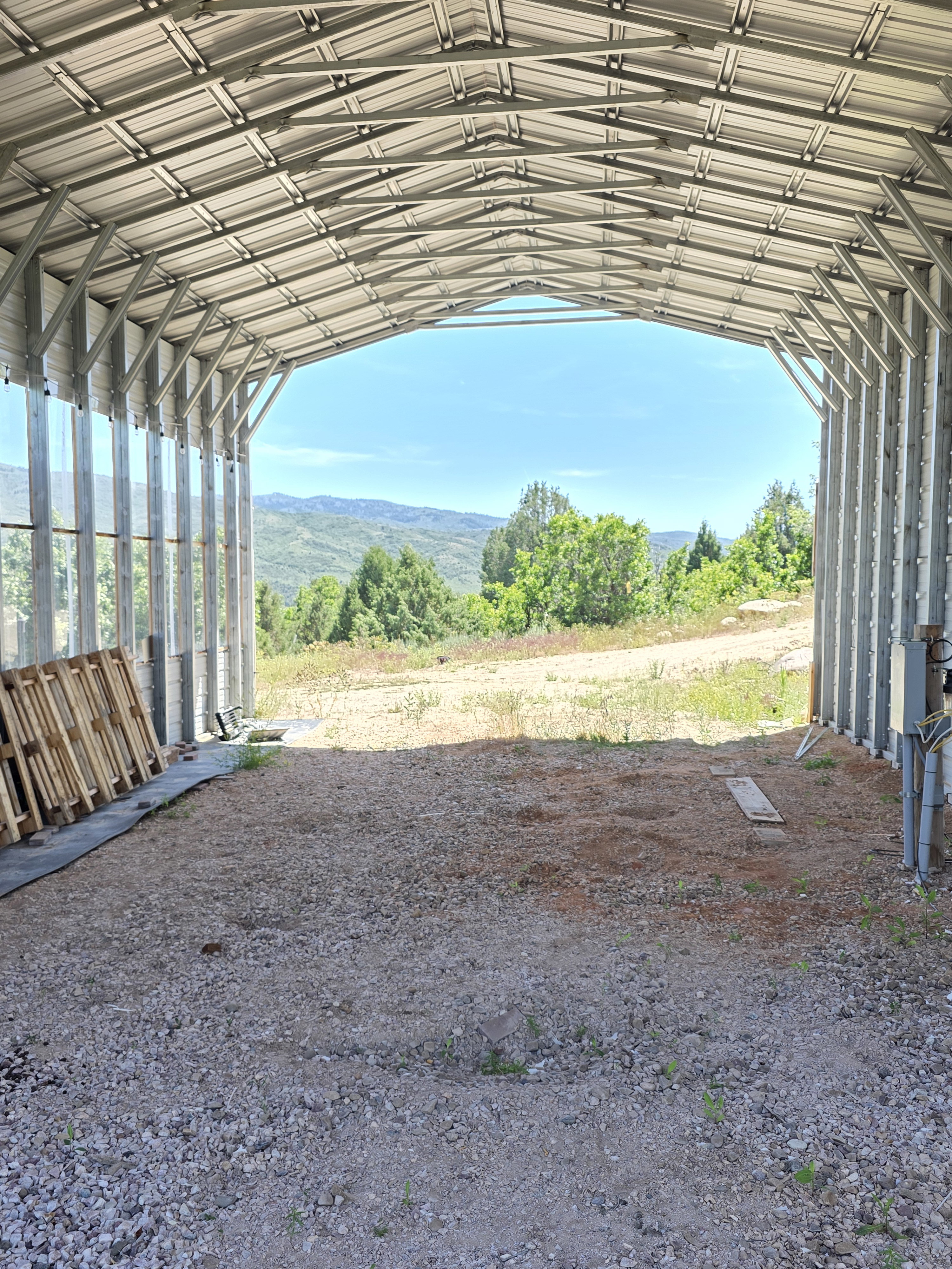 RV, Open-air metal structure with a high vaulted ceiling and exposed truss system