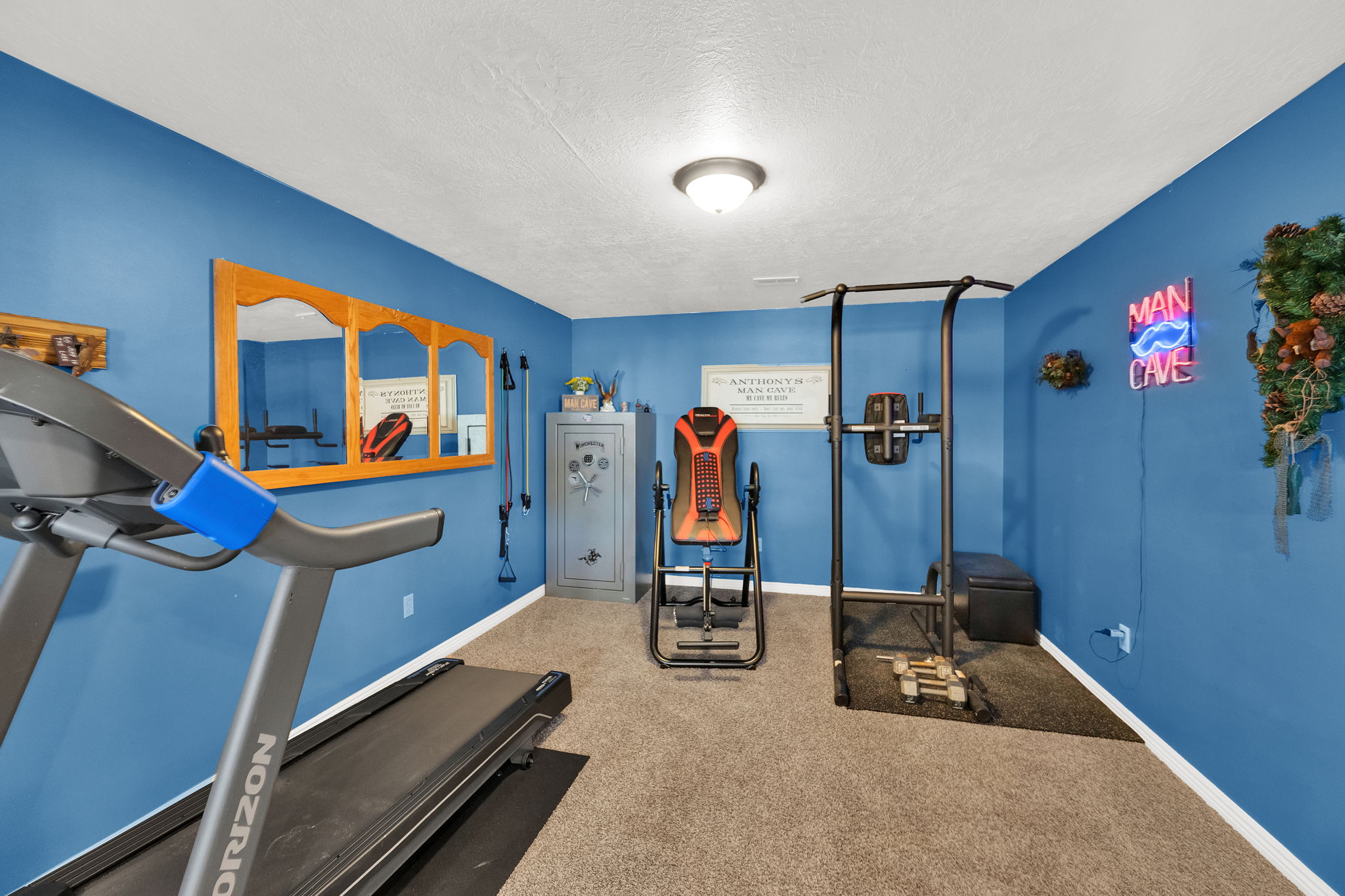Carpeted room with blue walls, a white ceiling, and a flush-mount ceiling light