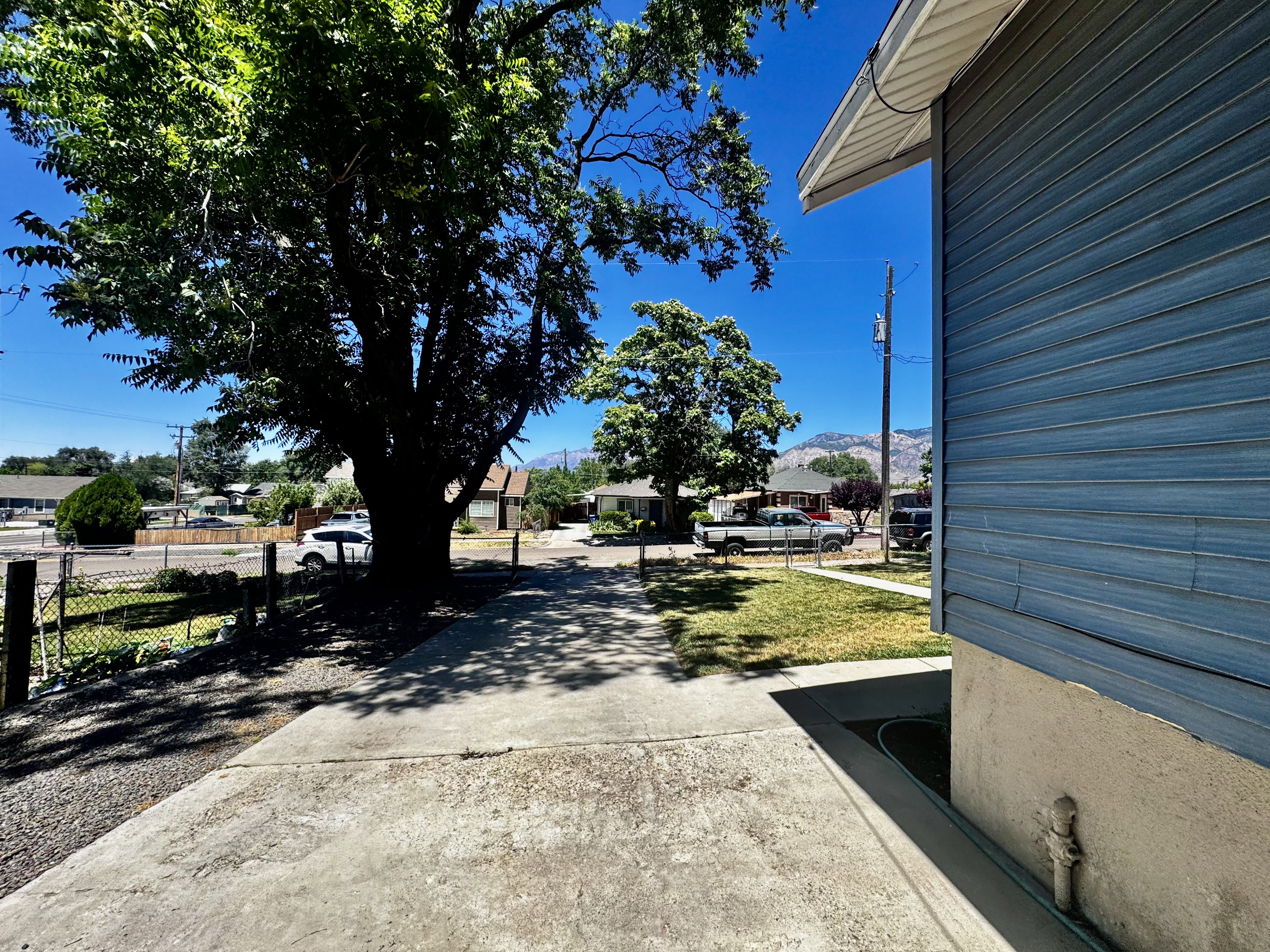 Driveway / parking for 5-6 vehicles