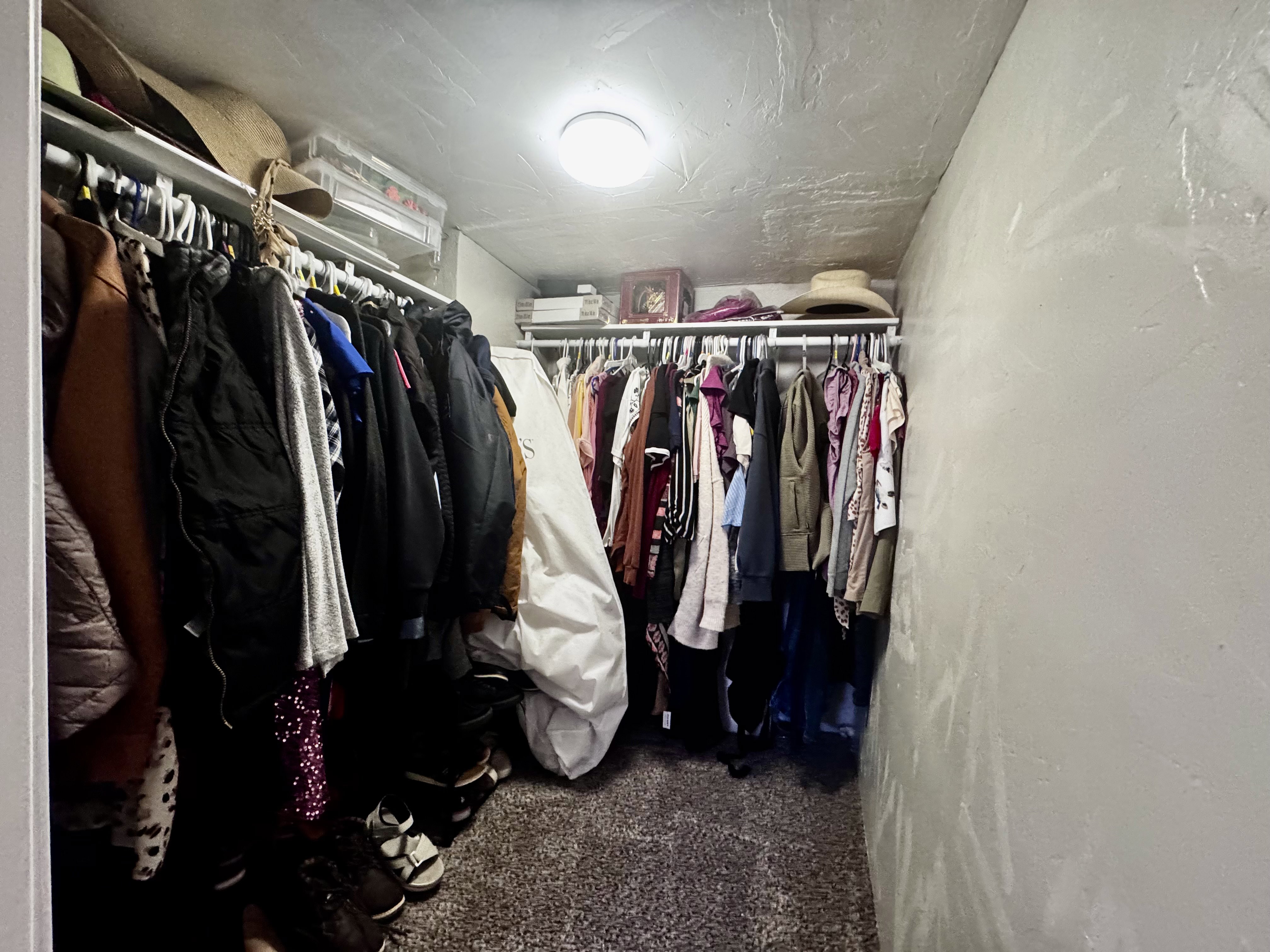 Walk-in closet /  bedroom 3