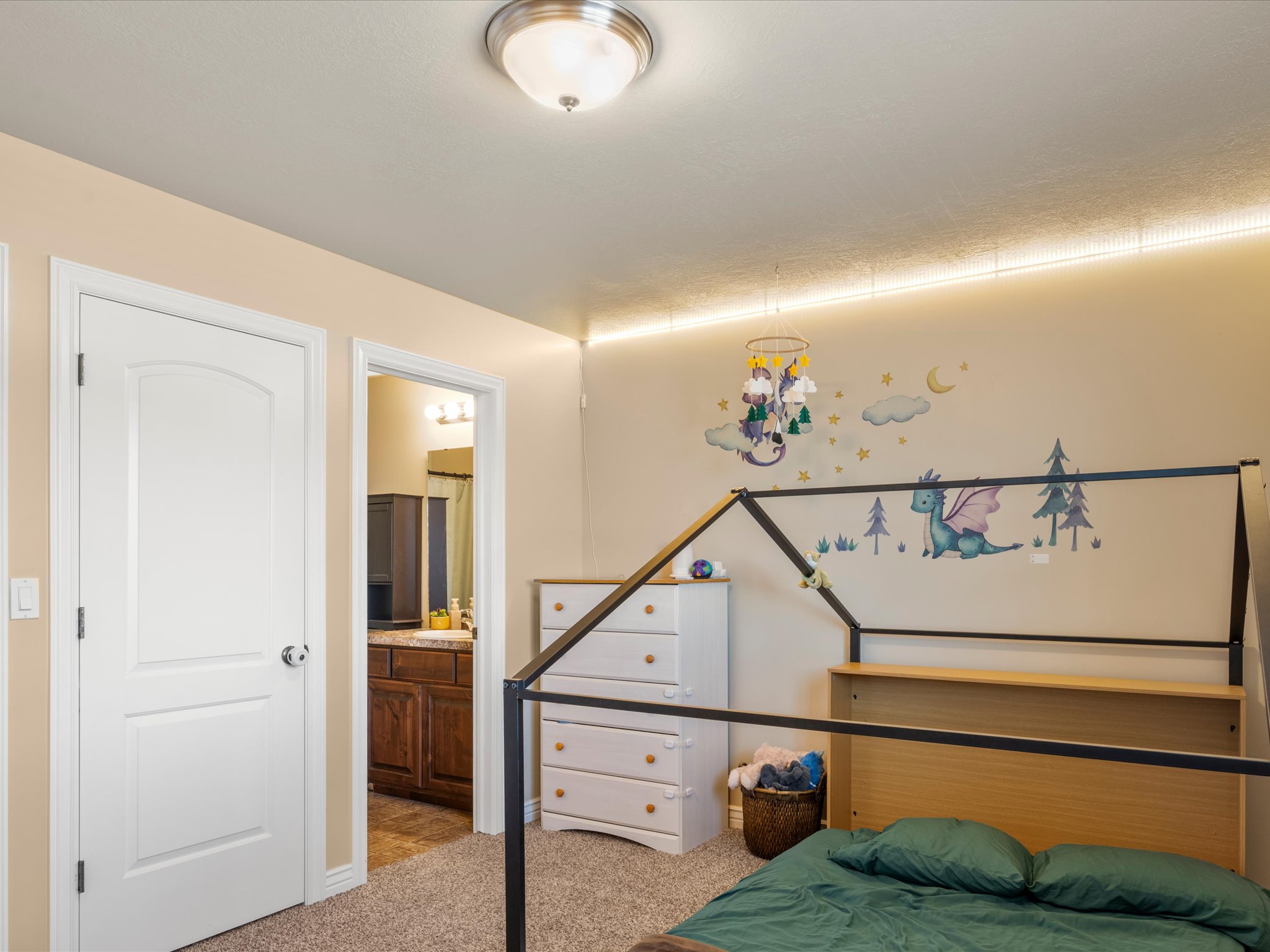 2nd Bedroom with en-suite