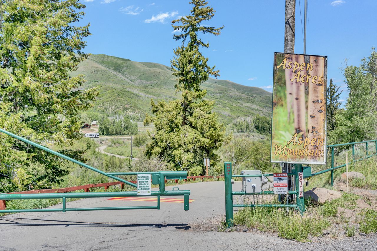 Aspen Acres entrance gate