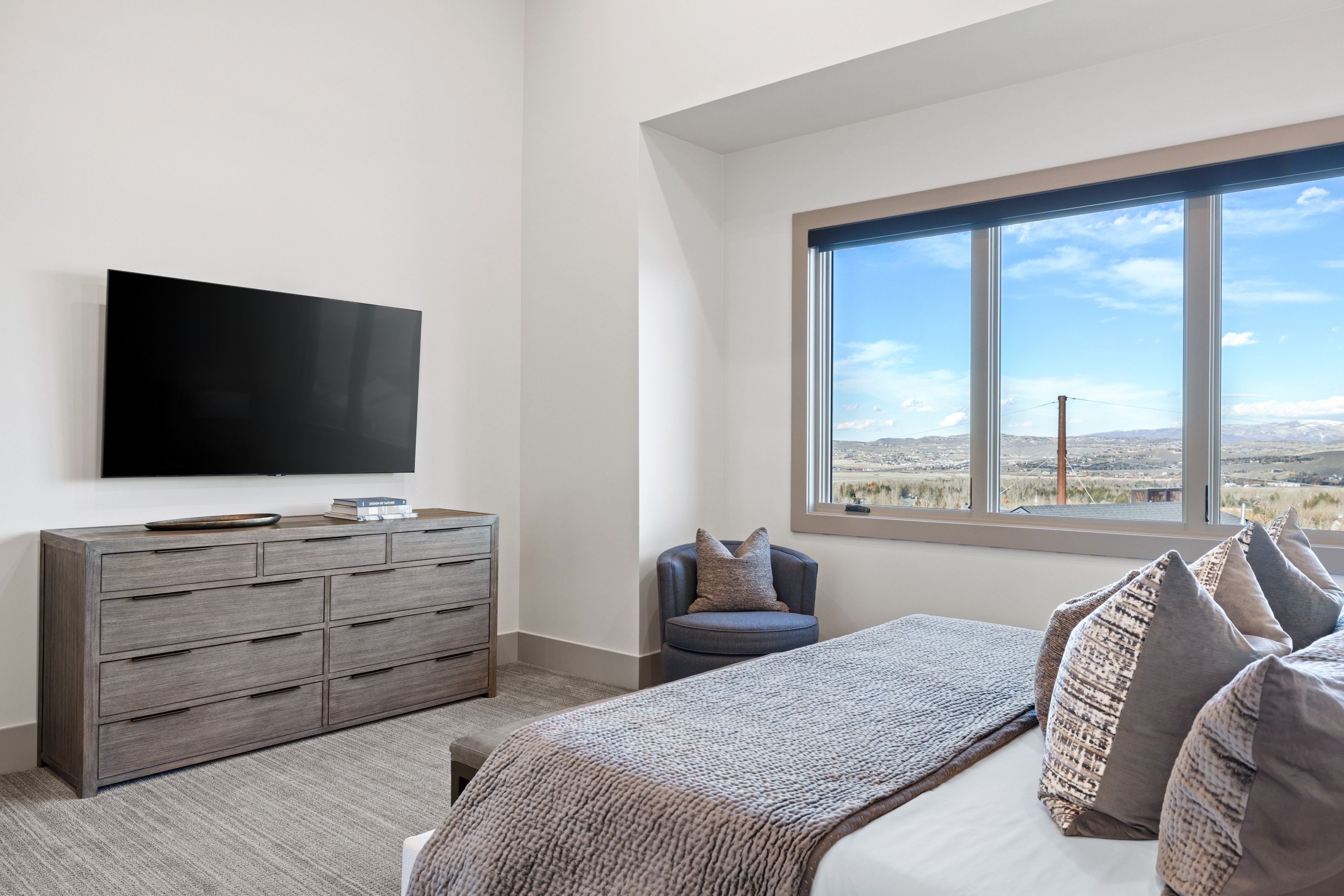 Expansive window featuring a distant mountain backdrop