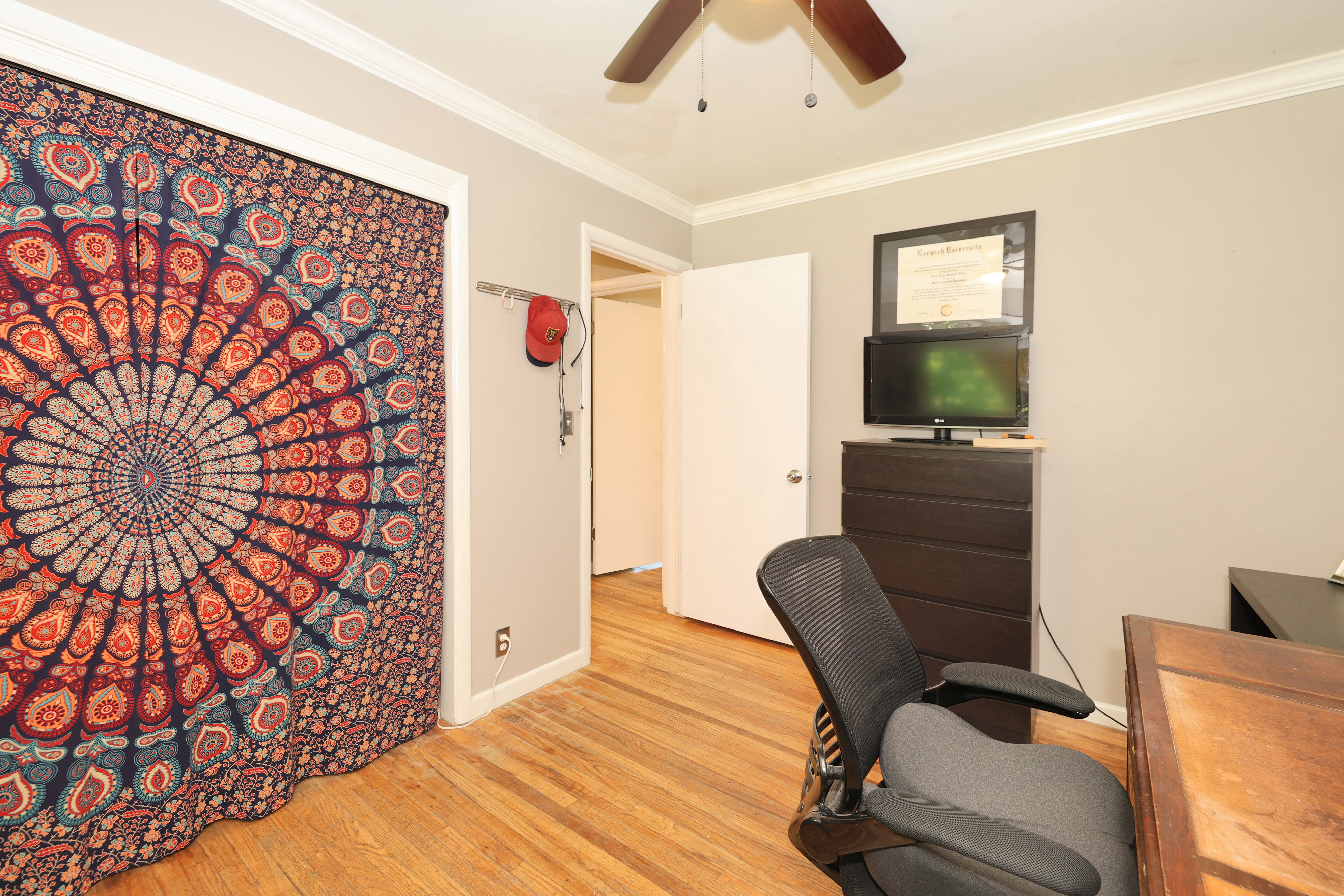 Hardwood flooring, crown molding, and a ceiling fan with integrated lighting