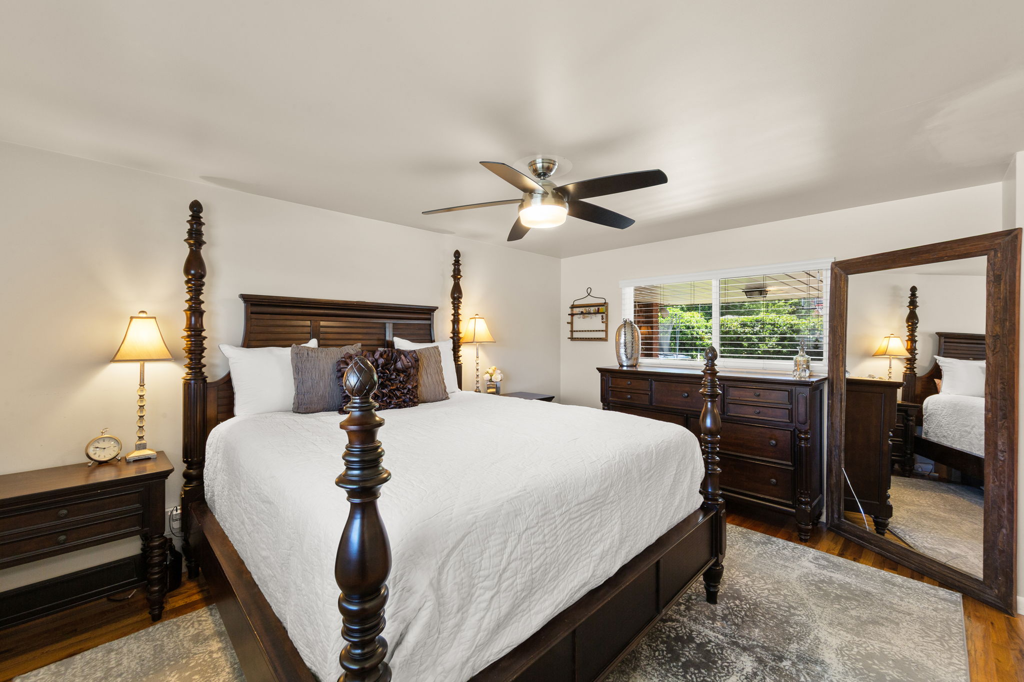 Primary w/Ceiling Fan!