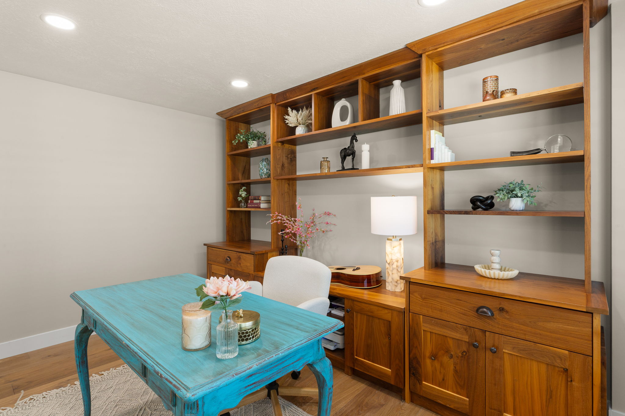 Elegant & Comfortable Desk area!