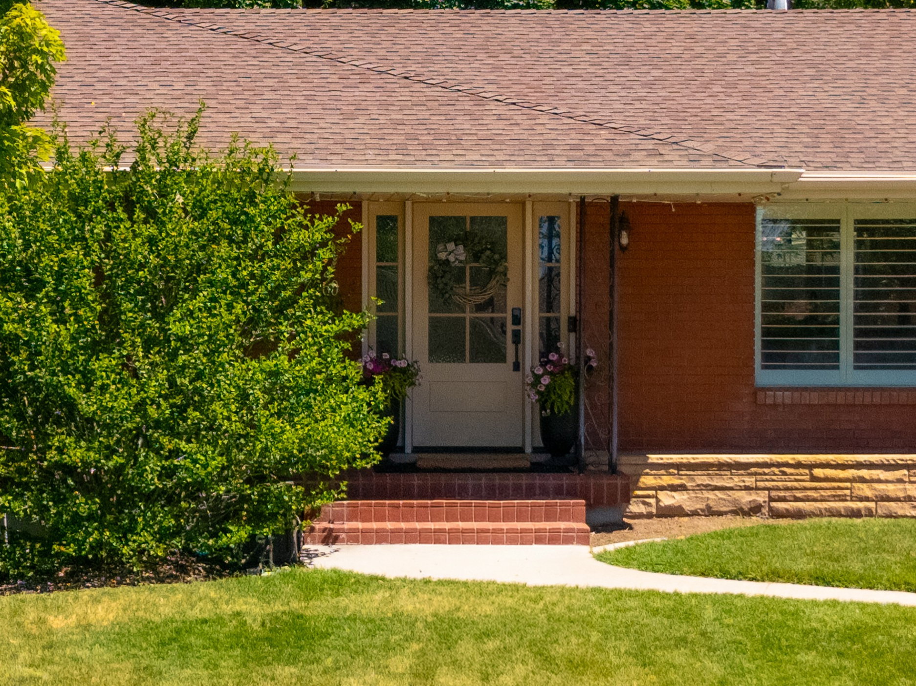 Brick exterior with a stone accent facade, featuring a prominent front entry with sidelights!