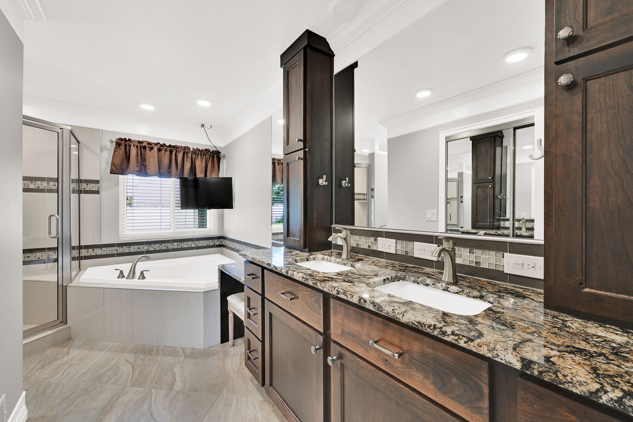 Primary bathroom suite, Dual vanity with undermount sinks and granite countertops and tile floors