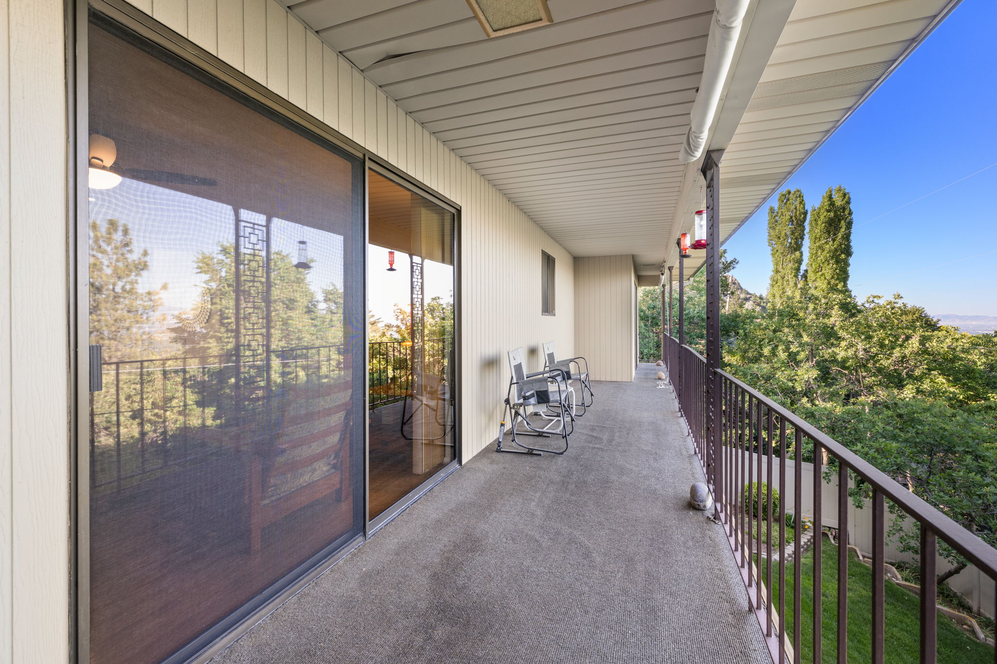 Covered deck runs N-S the length of the home on both levels