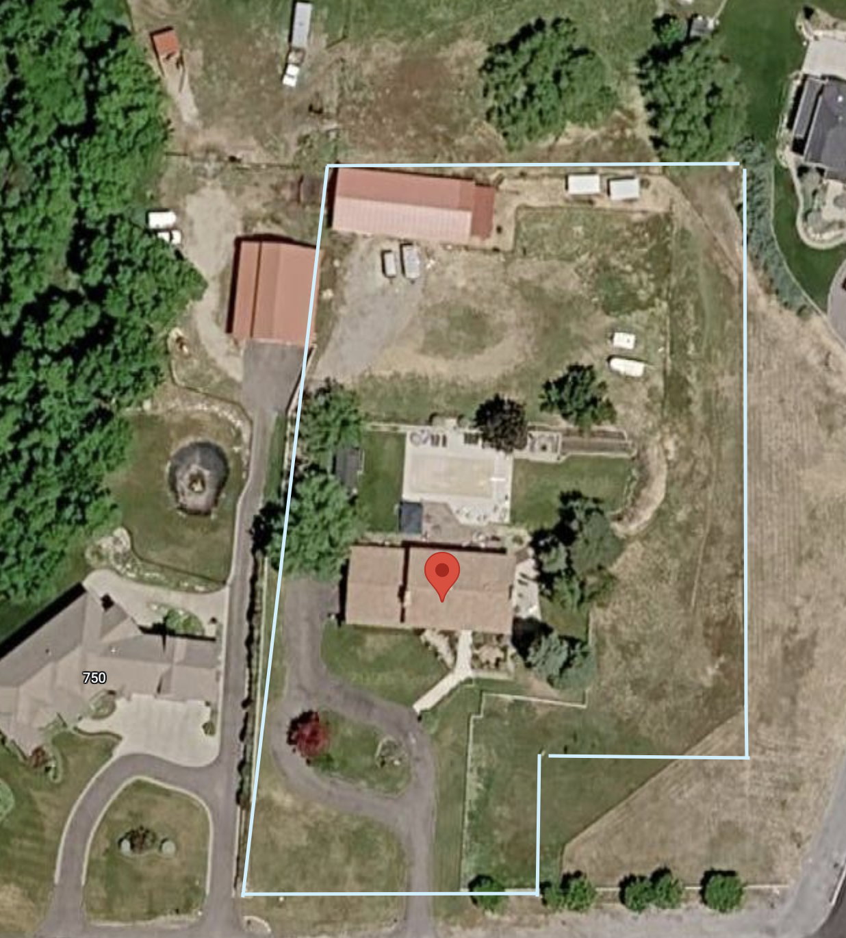 Property Boundary Overlay. Illustrating the perimeter of the property as depicted in a satellite image