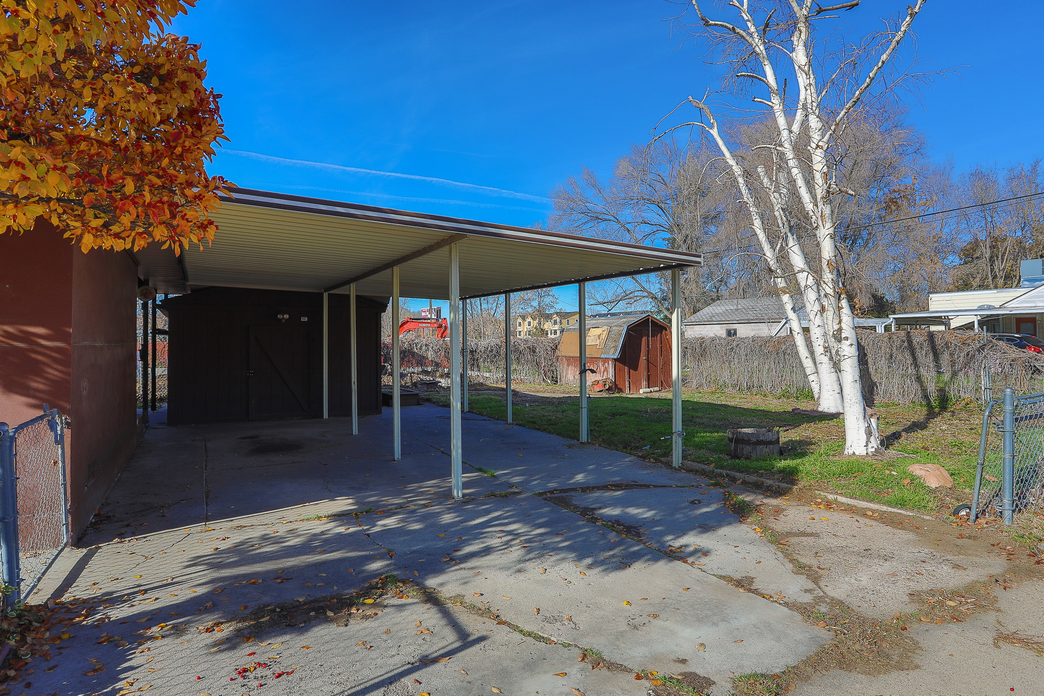 Carport structure featuring a metal roof and support pillars
