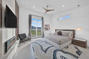 Spacious room featuring a large sliding glass door, a horizontal window, a ceiling fan, and recessed lighting