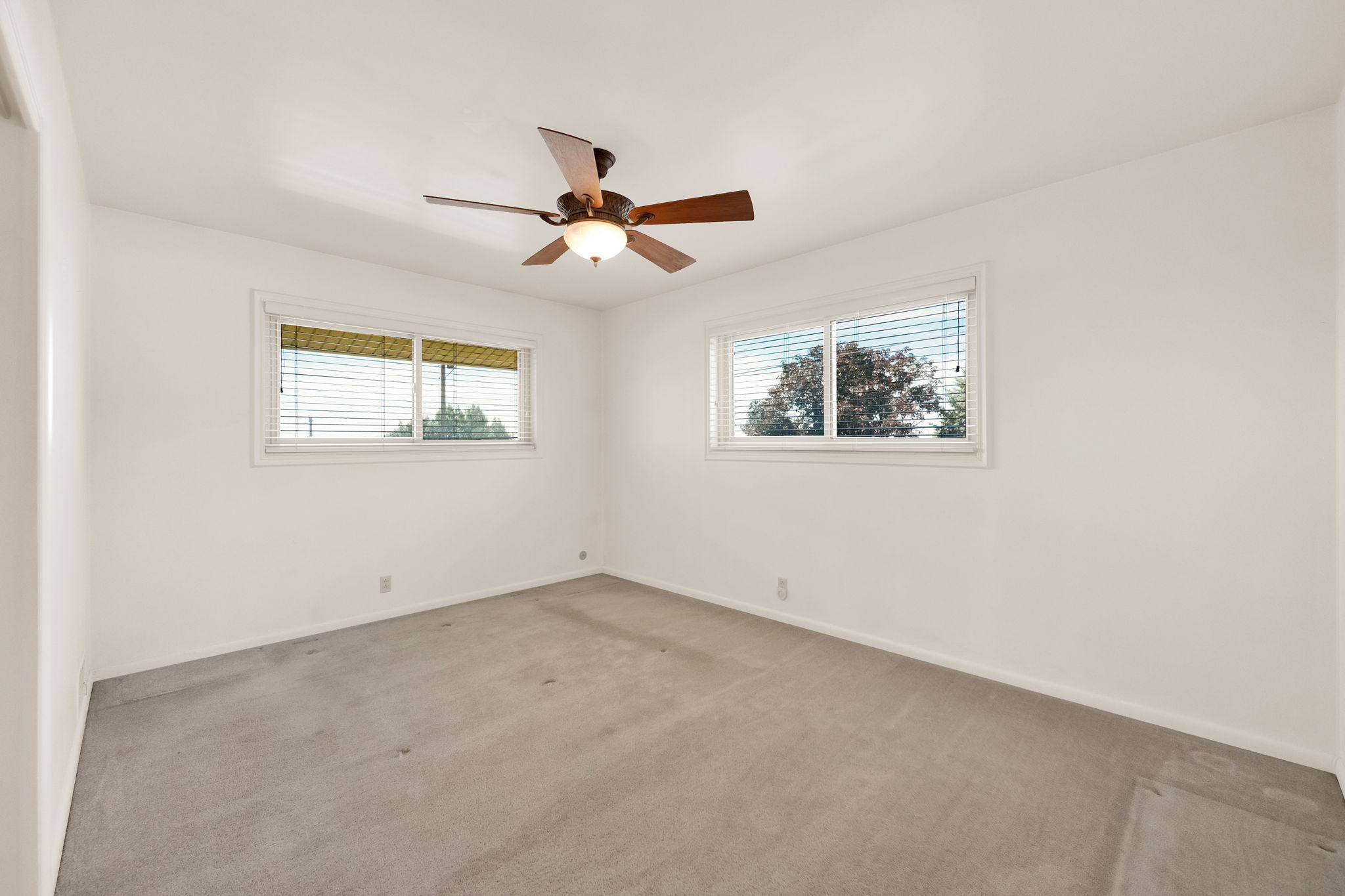 Spacious room, two windows with  ceiling fan