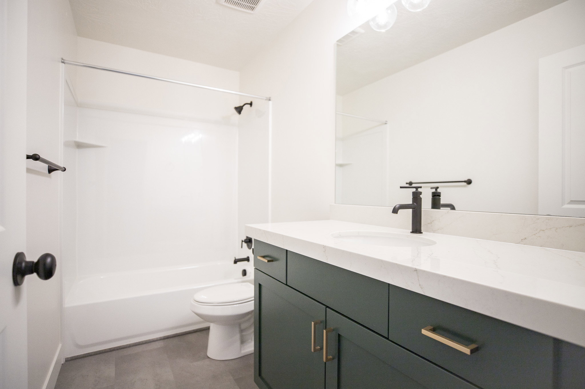 Upstairs full bathroom