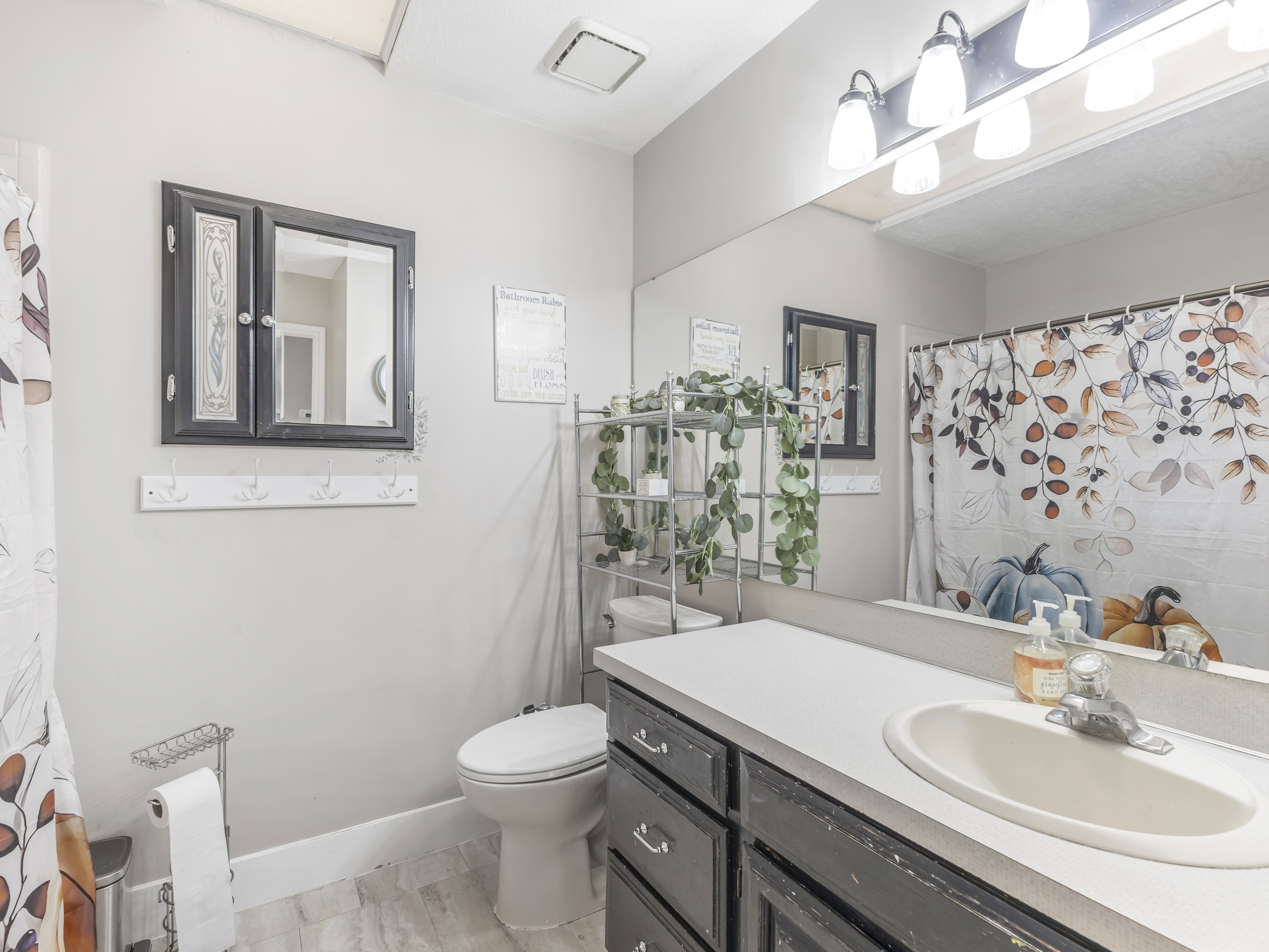 2nd bathroom