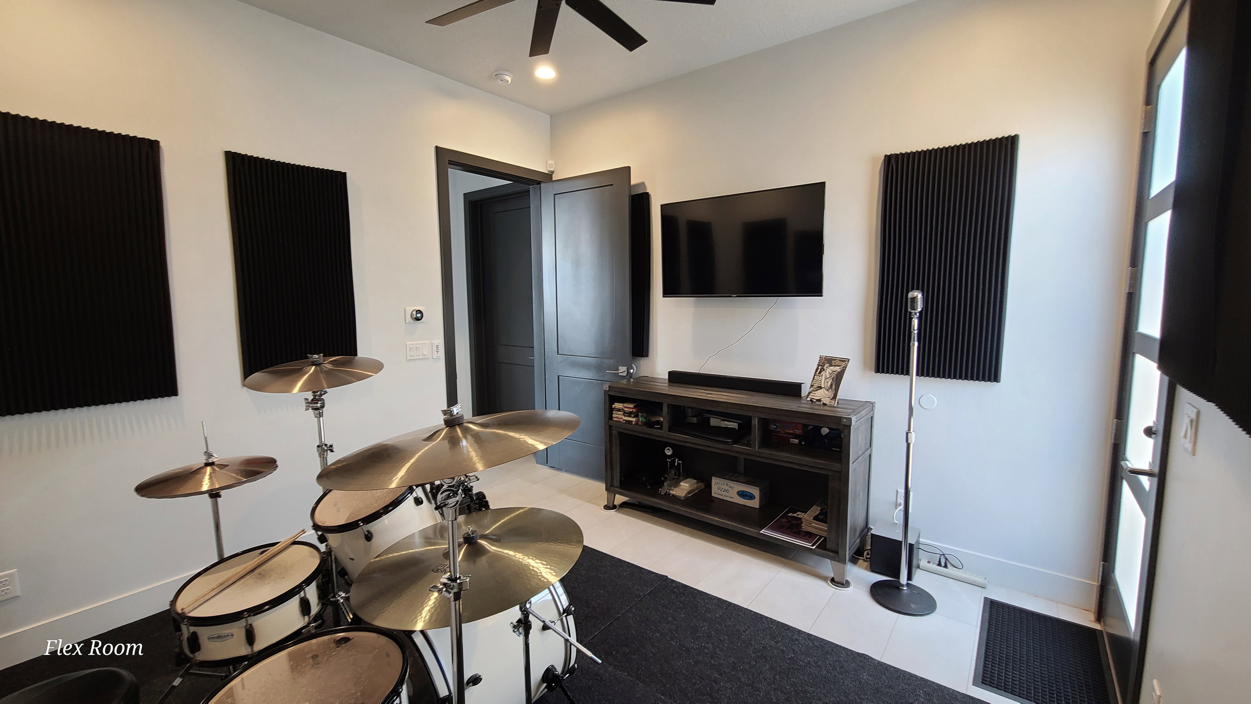 Versatile flex room featuring light-toned flooring, contrasting dark interior doors, and modern recessed lighting