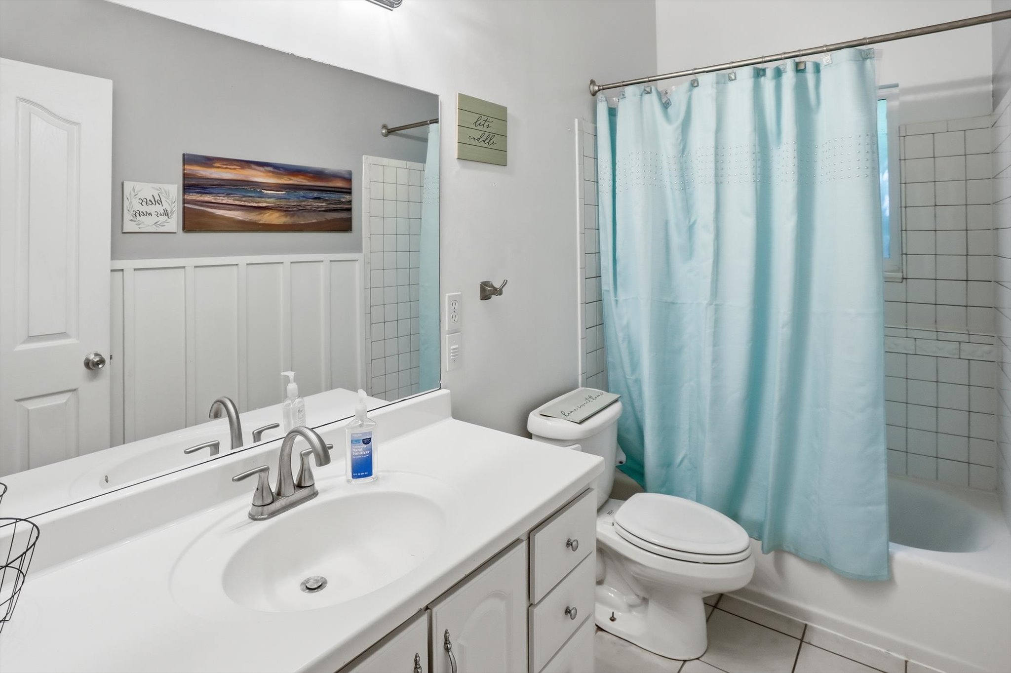 White vanity with integrated sink and chrome faucet