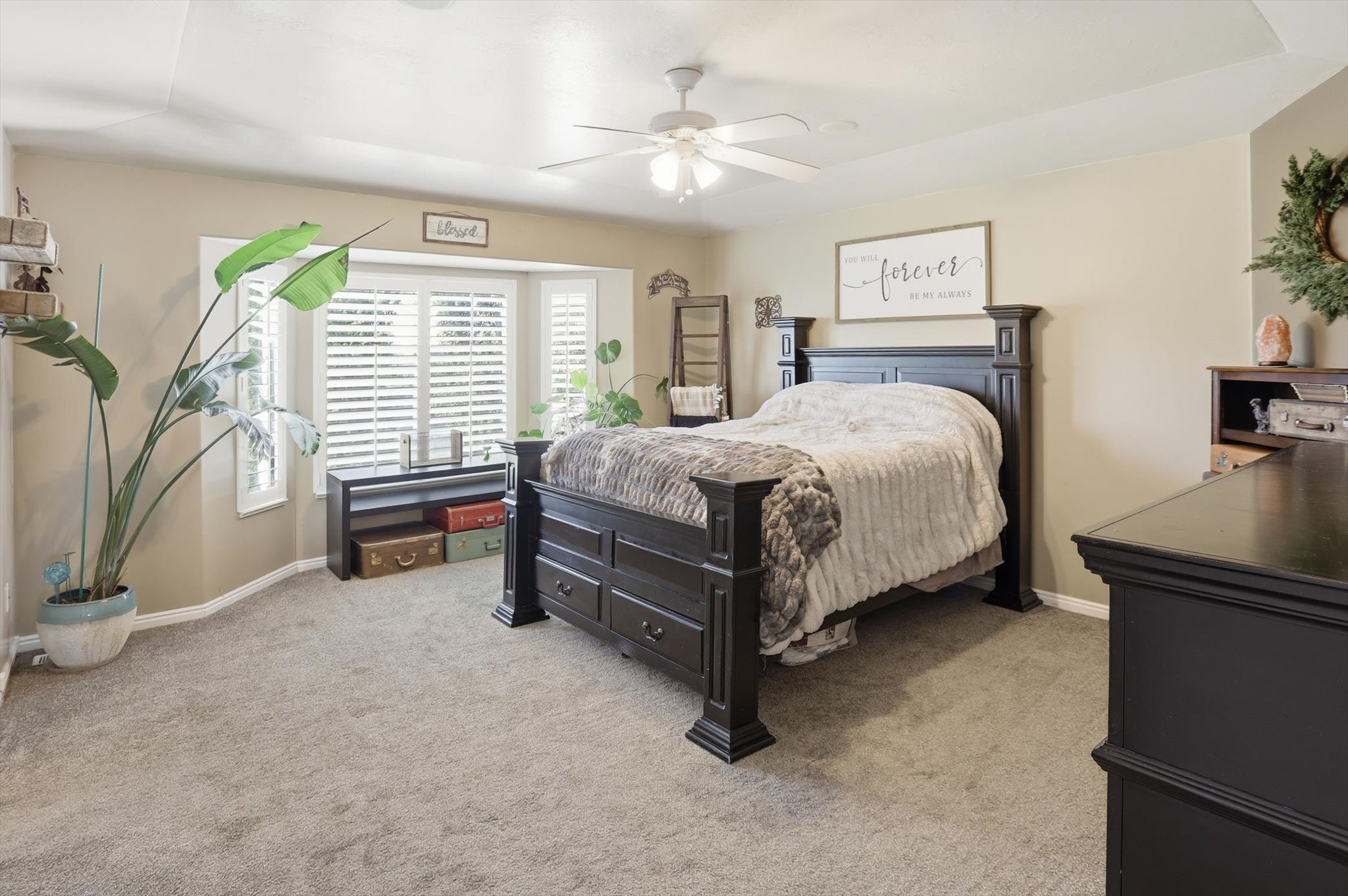 Recessed ceiling with a ceiling fan