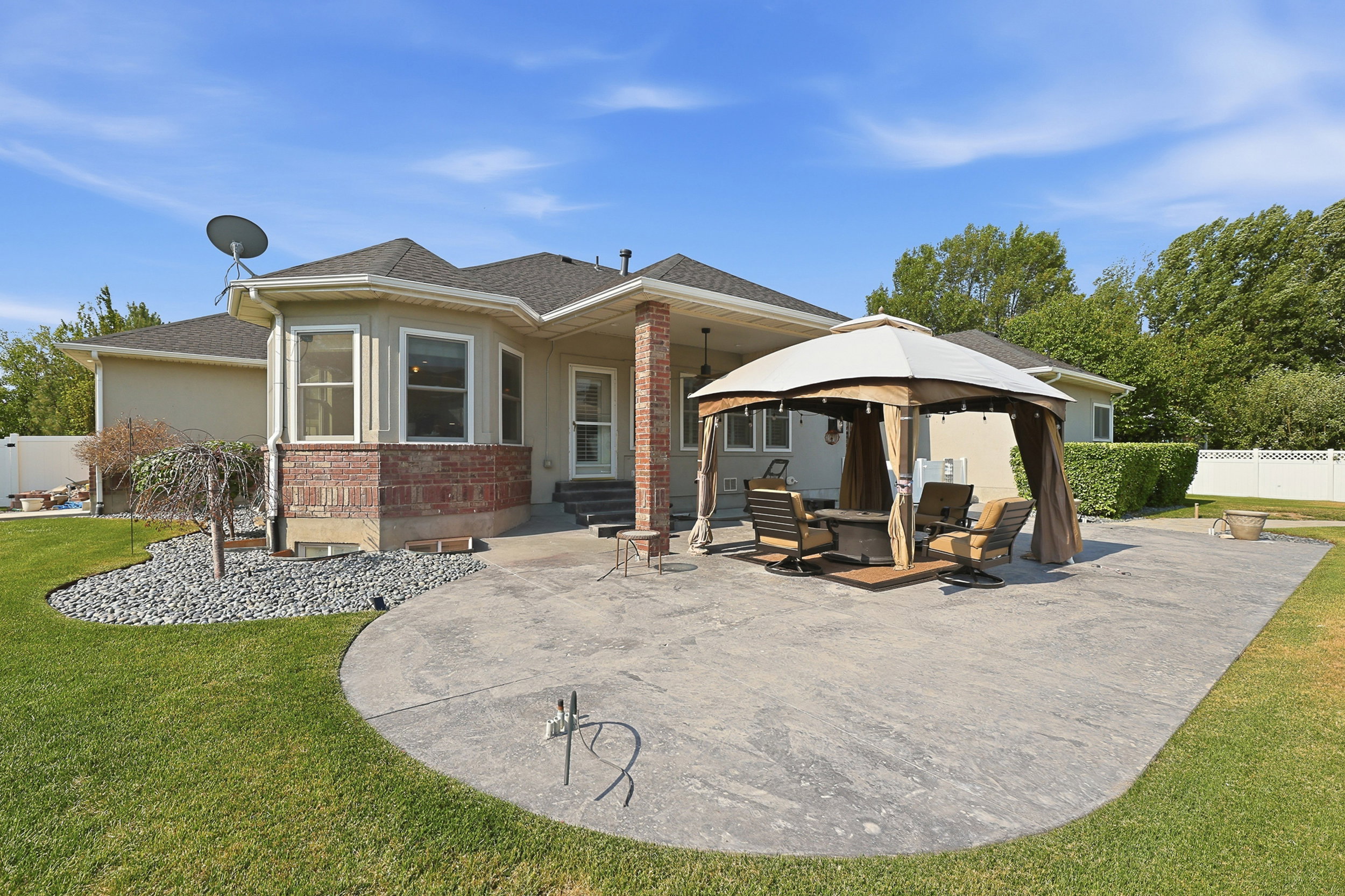 Waterlines for flower pots