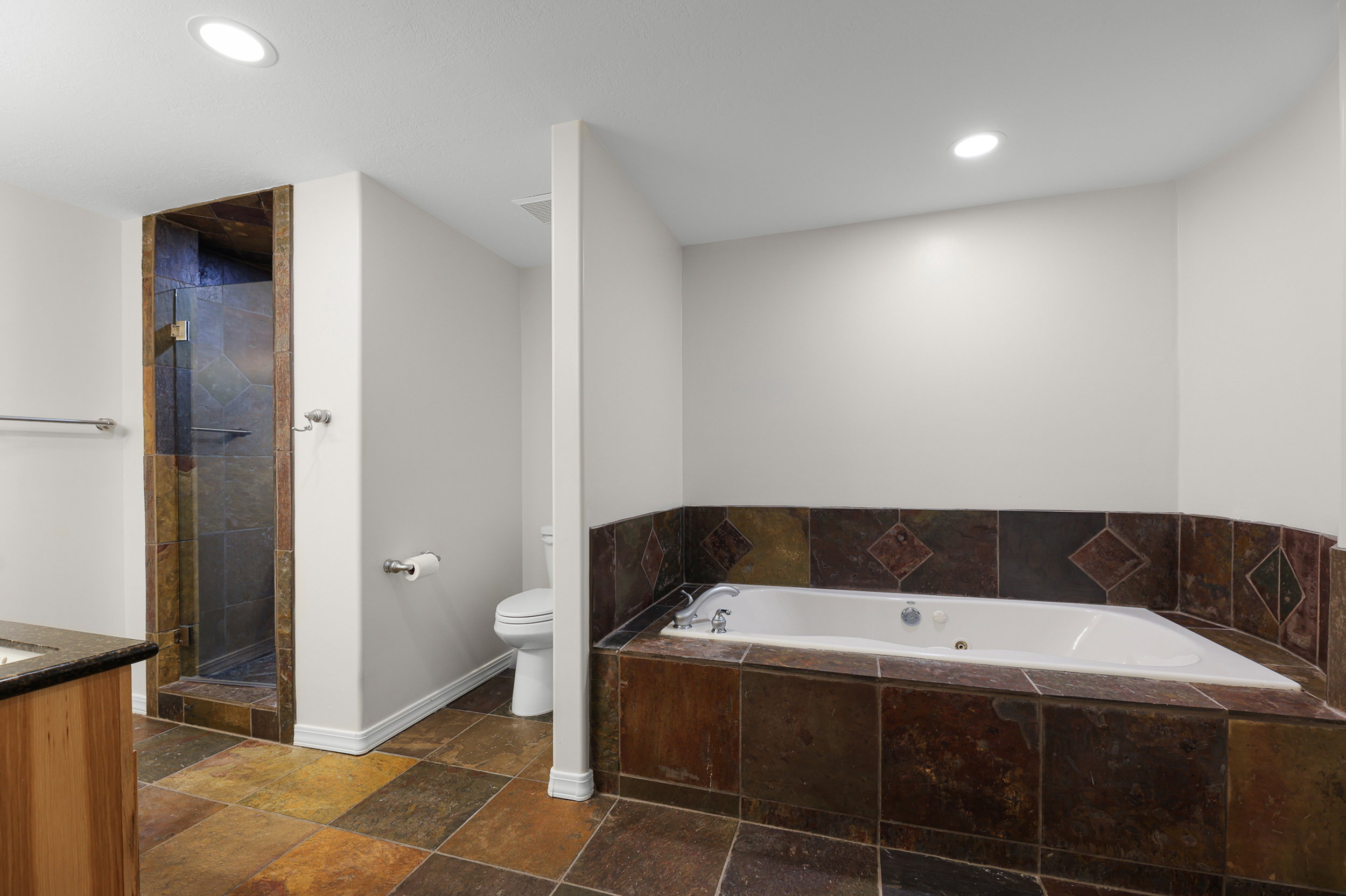 Ensuite Bath to bed4