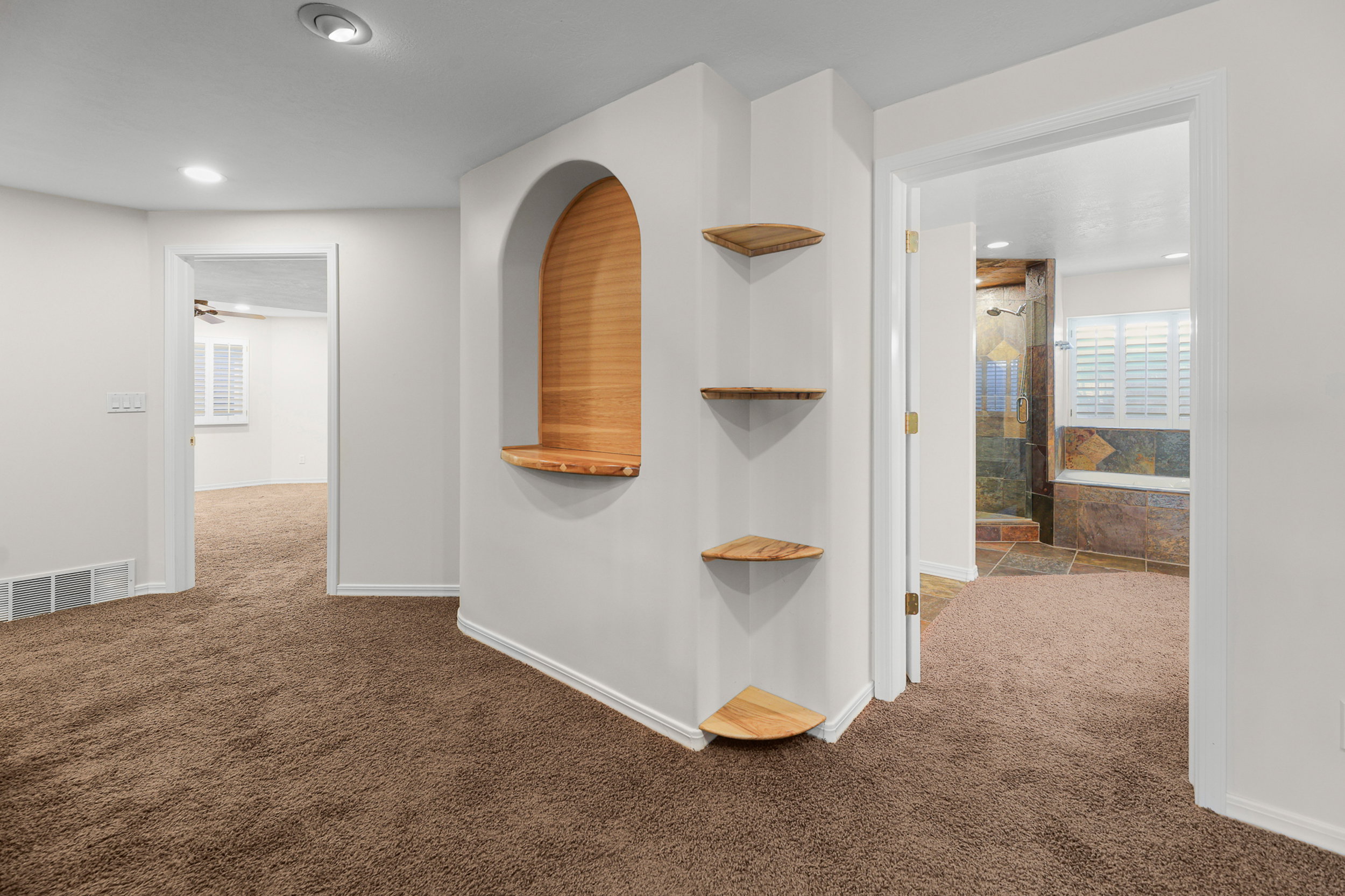 Ensuite Bath to bed4