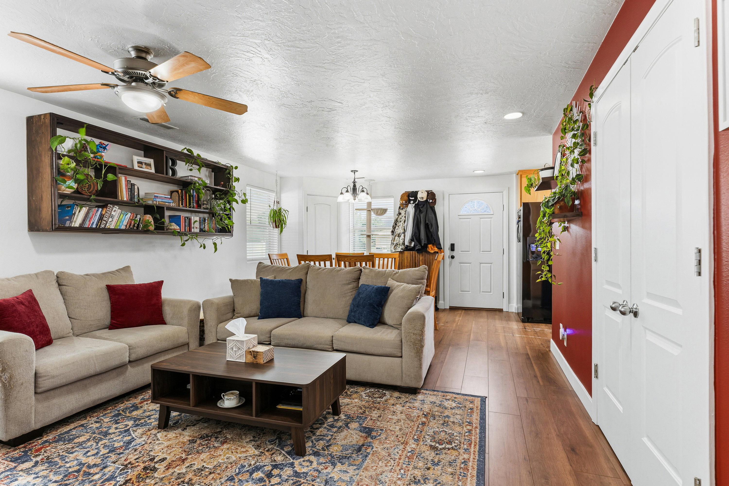 Spacious common area featuring wood-finish flooring, a built-in ceiling fan, and recessed lighting