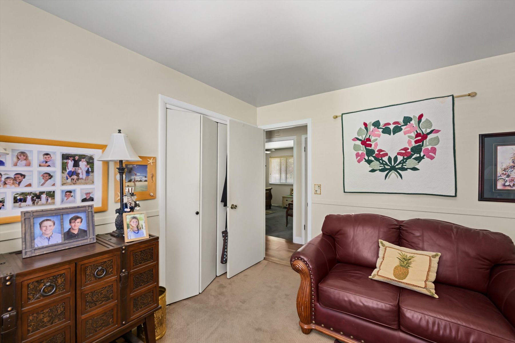 Neutral wall tones with carpeted flooring