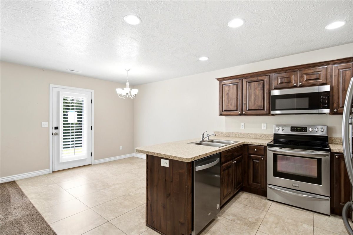 Kitchen & Dining Area
