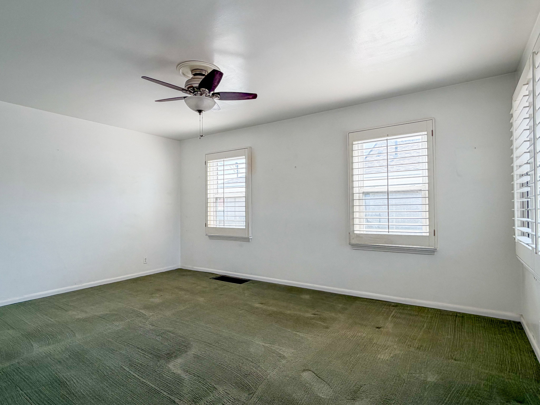 Living Room with ceiling fan