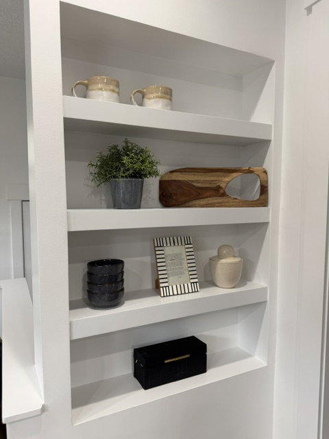 Built-in shelving feature with four recessed white shelves