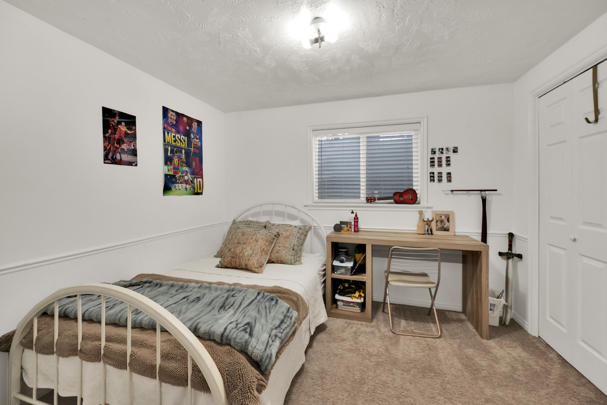 Carpeted room with a double-pane window featuring horizontal blinds