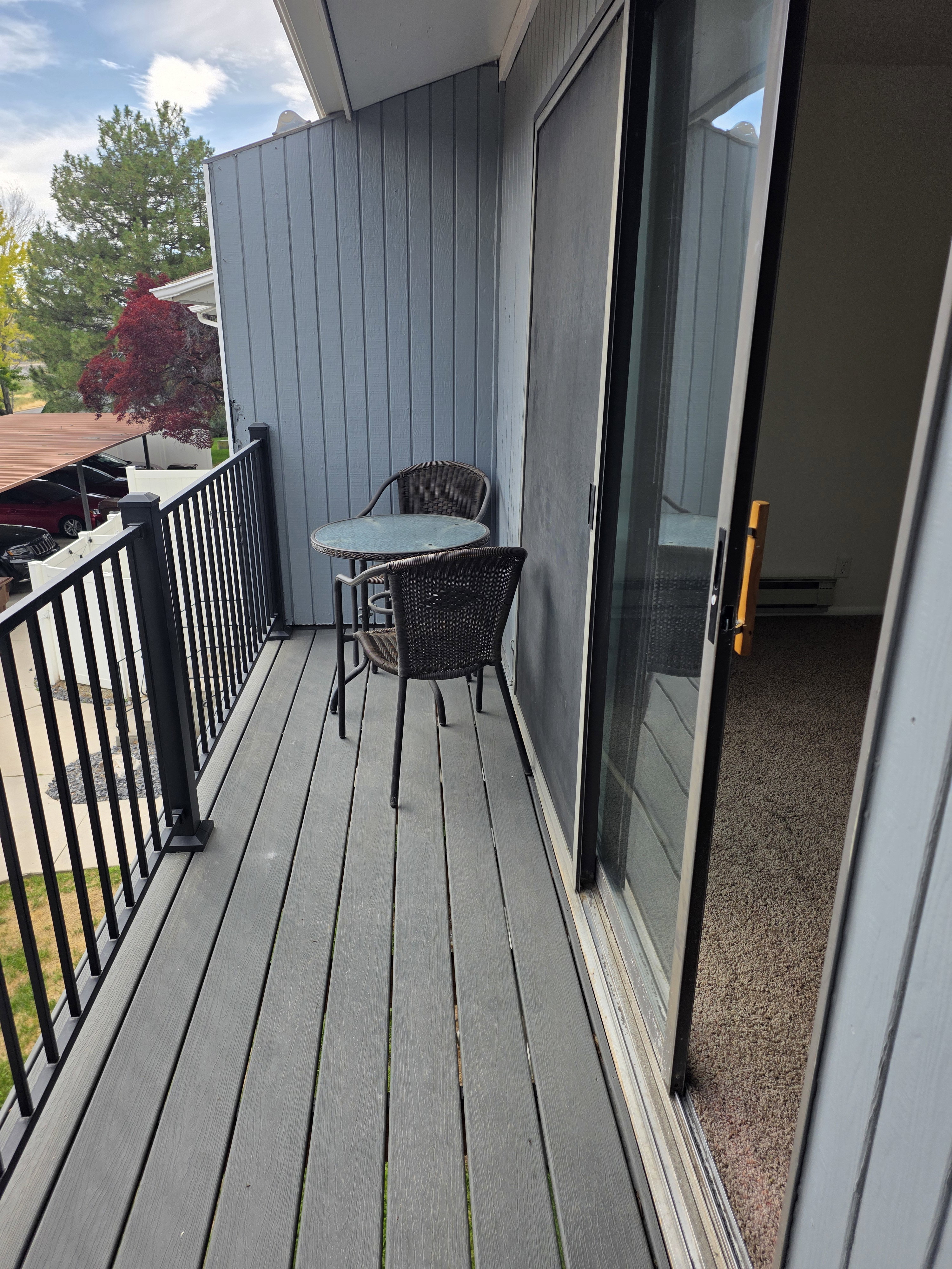 Small storage shed too!