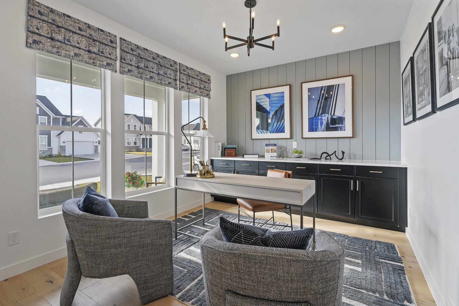 Room featuring a full wall of floor-to-ceiling windows, wood-finish flooring, and a contemporary chandelier