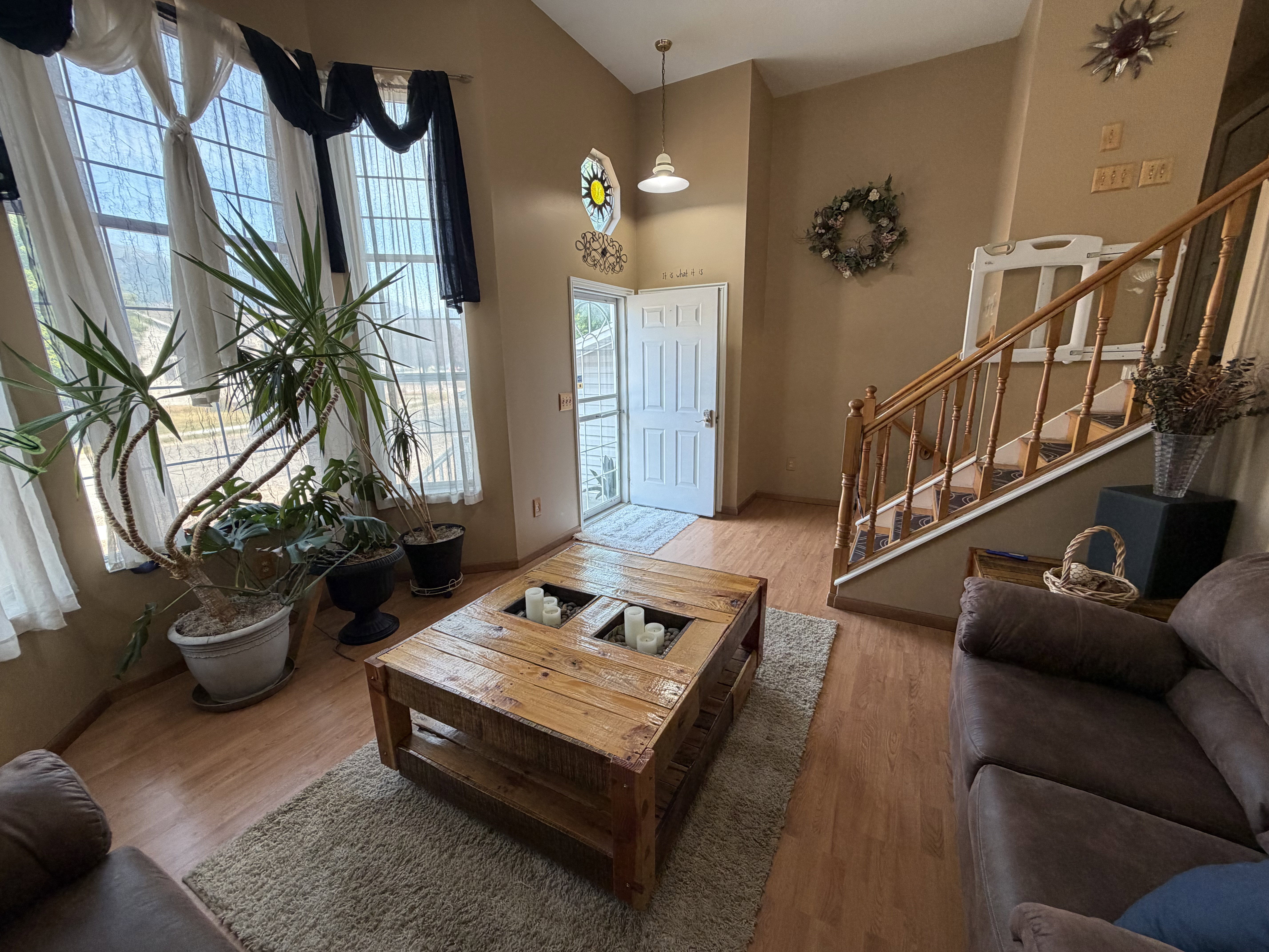 Entry area featuring a prominent staircase with wood banister and balusters